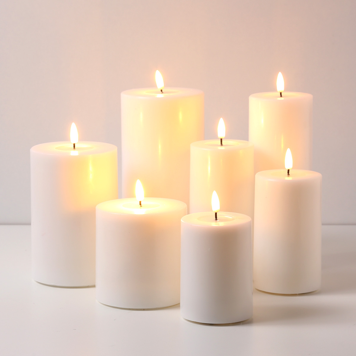LED Stumpenkerze MIA - Echtwachs - realistische 3D Flamme - H: 15cm - Batteriebetrieb - weiß