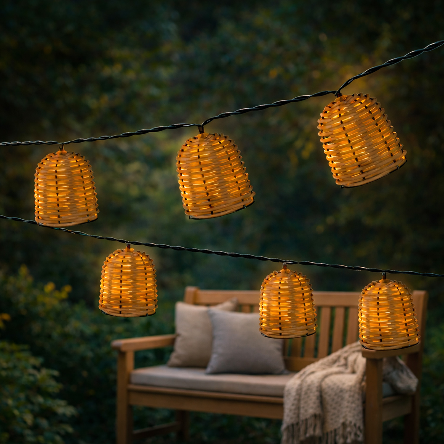 LED Solar Lichterkette Boho  - 8 Lampenschirme in Rattanoptik - L: 2,1m - Lichtsensor