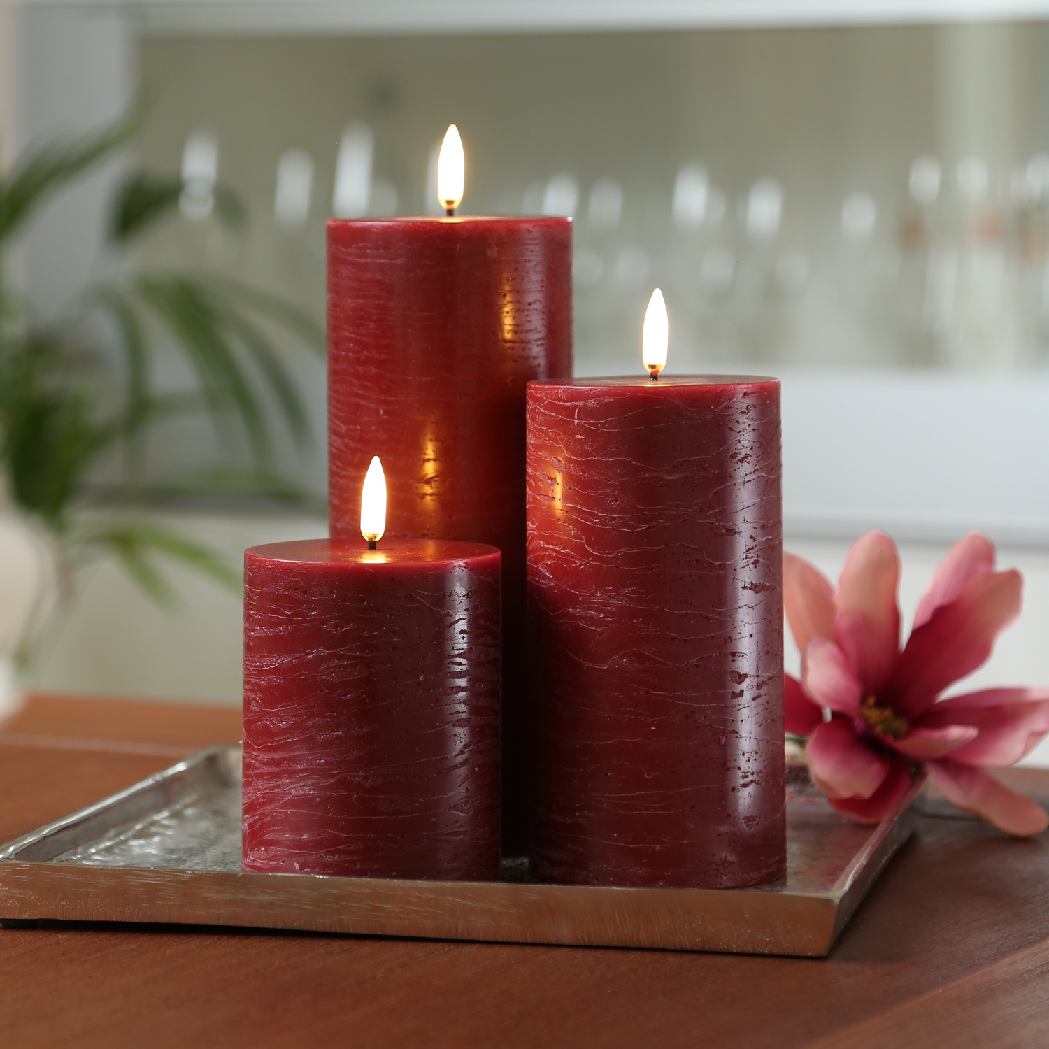 LED Kerze PIA - Rustik-Optik - Echtwachs - H: 15cm - D: 7,8cm - Timer - bis zu 1000 Std. - dunkelrot LED Kerze PIA - Rustik-Optik - Echtwachs - H: 15cm - D: 7,8cm - Timer - bis zu 1000 Std. - dunkelrot