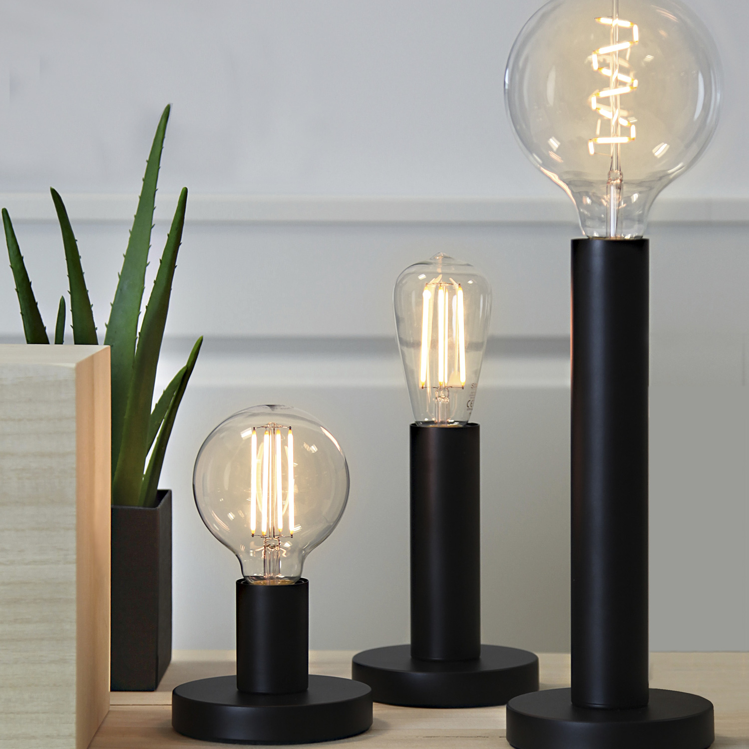 Lampenhalterung GLANS - Tischleuchte - E27 - rund - stehend - Kabel mit Schalter - schwarz Lampenhalterung GLANS - Tischleuchte - E27 - rund - stehend - Kabel mit Schalter - schwarz