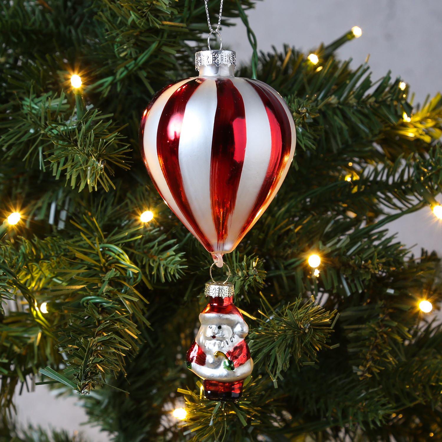 Weihnachtsbaumschmuck BALLON mit Weihnachtsmann - Glas - inkl. Aufhänger - H: 15cm - rot, weiß Weihnachtsbaumschmuck BALLON mit Weihnachtsmann - Glas - inkl. Aufhänger - H: 15cm - rot, weiß