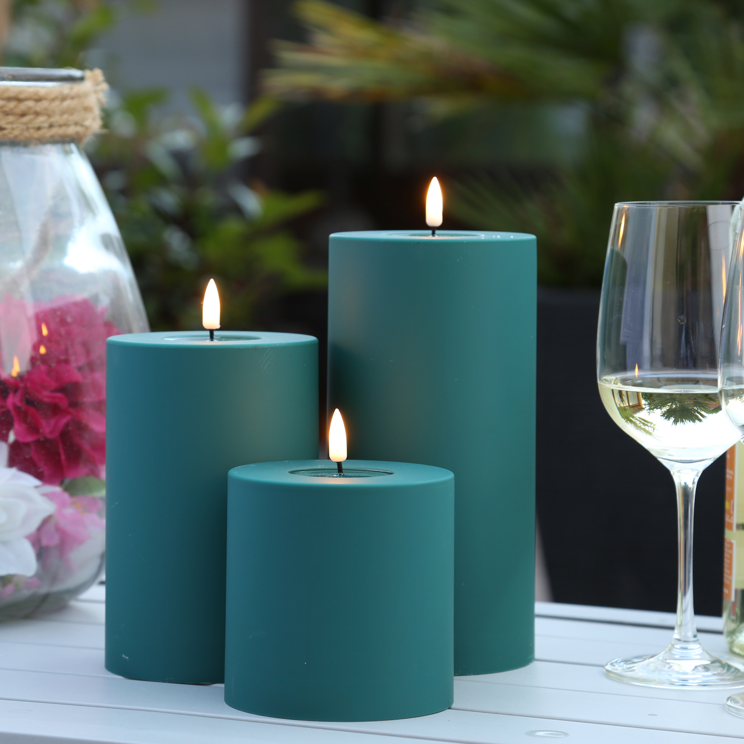 LED Stumpenkerze MIA - Kunststoff - realistische 3D Flamme - H: 15cm - f. Außen - dunkelgrün LED Stumpenkerze MIA - Kunststoff - realistische 3D Flamme - H: 15cm - f. Außen - dunkelgrün