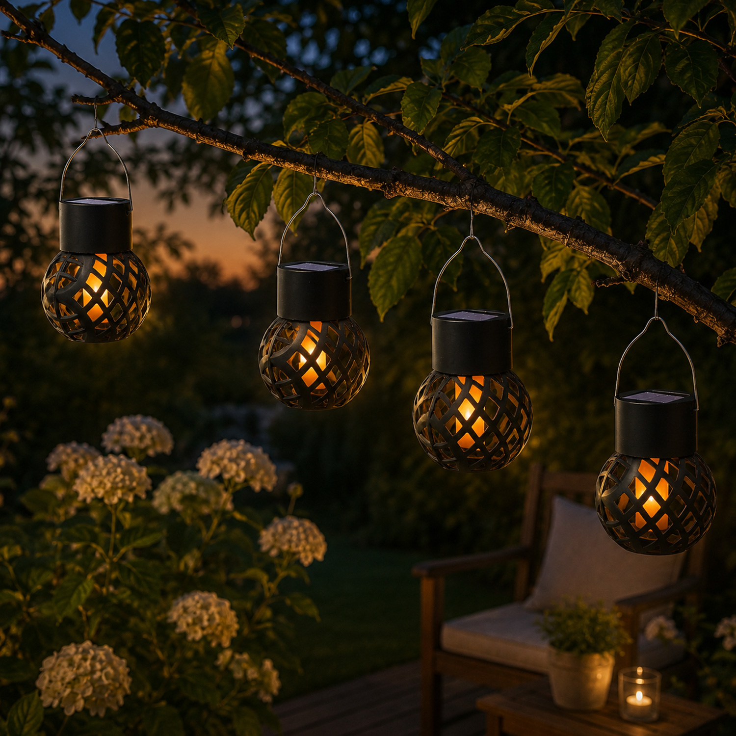 LED Solar Hängeleuchte Feuerball - Kugelleuchte mit Flammeneffekt - H: 9cm - Sensor - 4 Stück