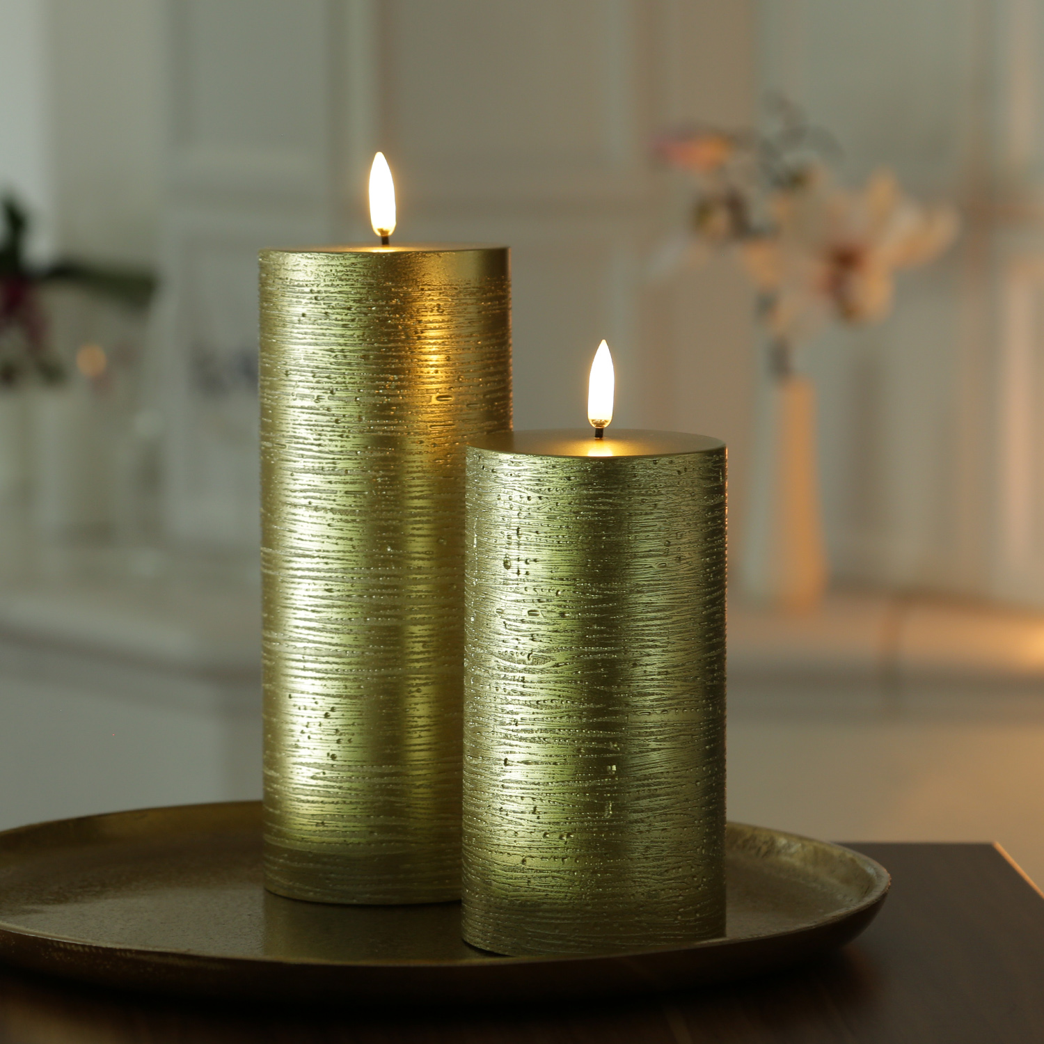 LED Kerze PIA - Rustik-Optik - Echtwachs - H: 15cm - D: 7,8cm - Timer - bis zu 1000 Std. - gold LED Kerze PIA - Rustik-Optik - Echtwachs - H: 15cm - D: 7,8cm - Timer - bis zu 1000 Std. - gold