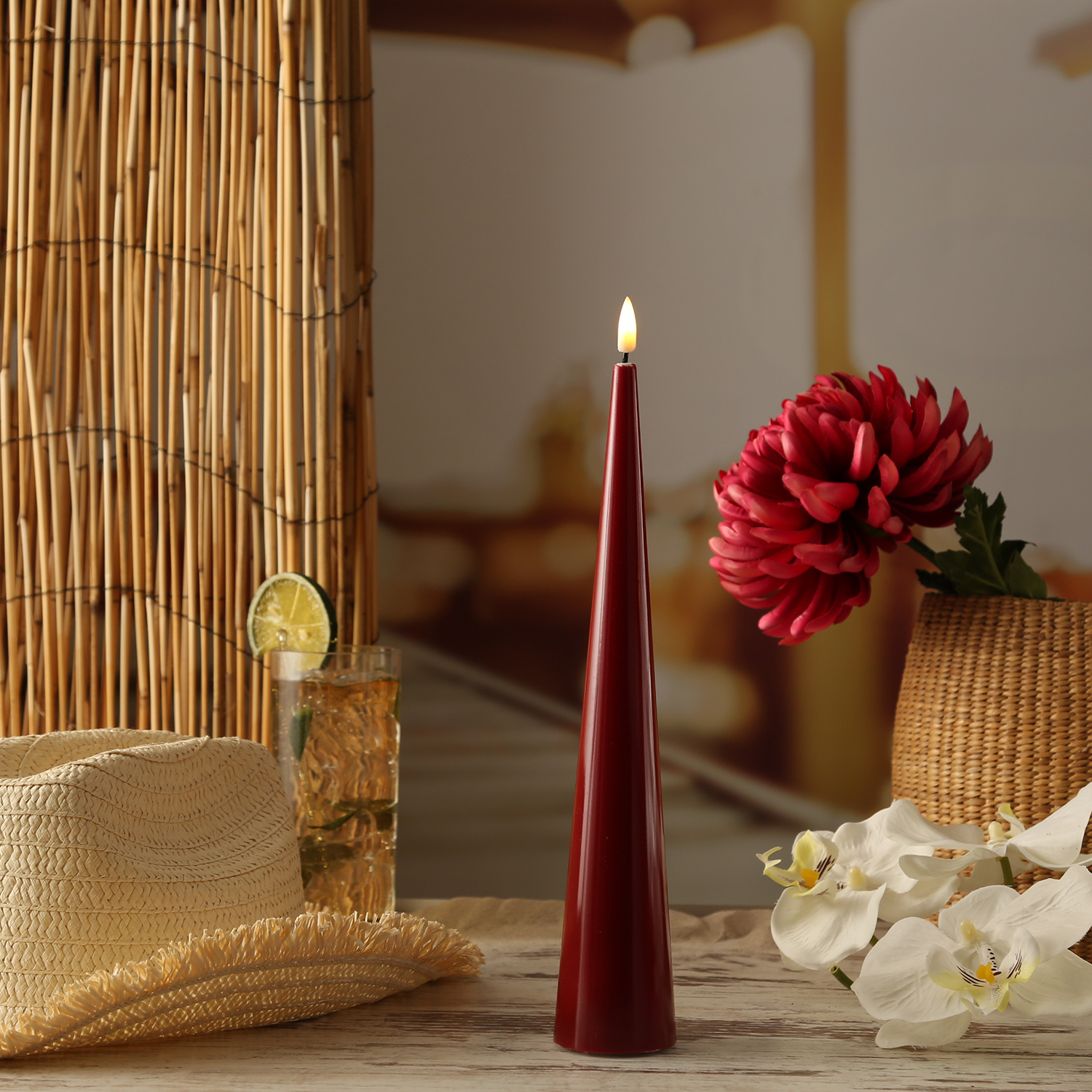 LED Kegelkerze LEA - Echtwachs - realistische 3D Flamme - H: 28cm - Batteriebetrieb - bordeauxrot LED Kegelkerze LEA - Echtwachs - realistische 3D Flamme - H: 28cm - Batteriebetrieb - bordeauxrot