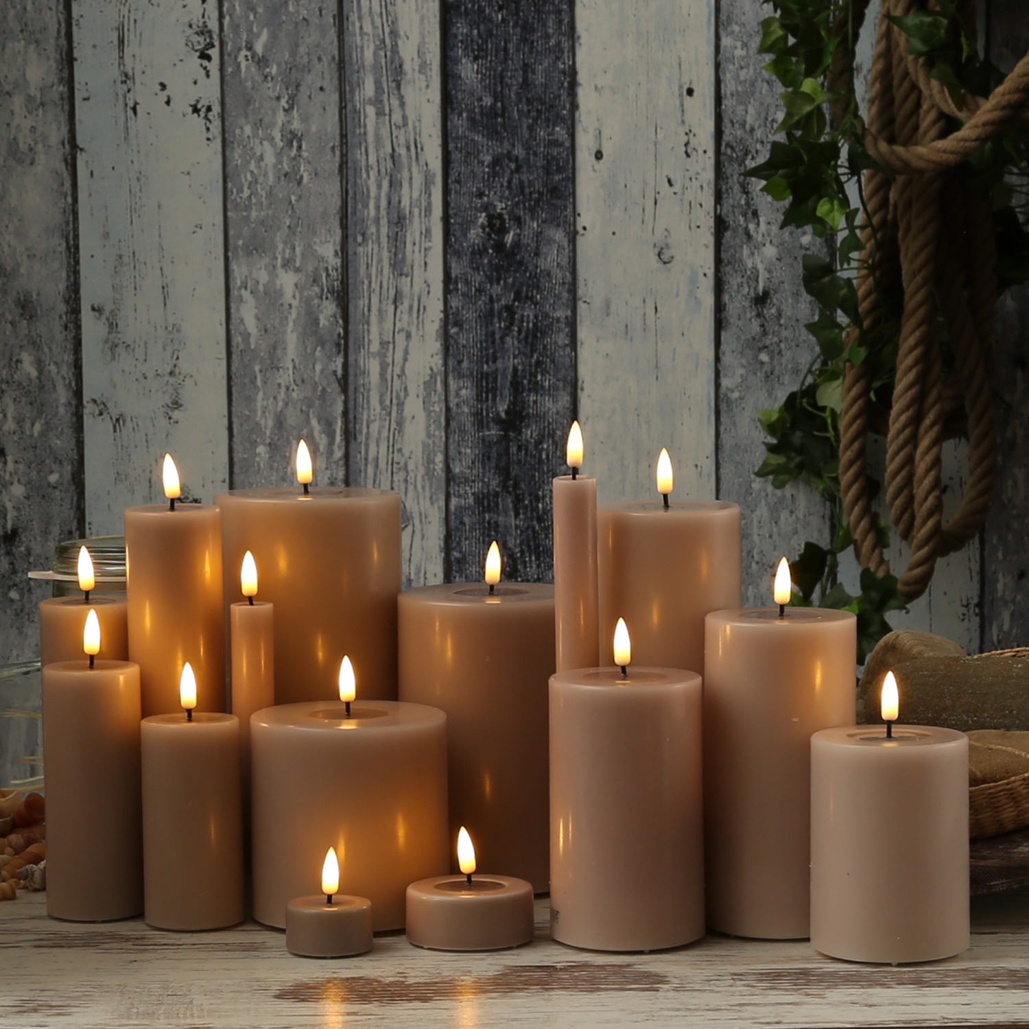 LED Stumpenkerze MIA - Echtwachs - realistische 3D Flamme - H: 10cm - D: 5cm - altrosa