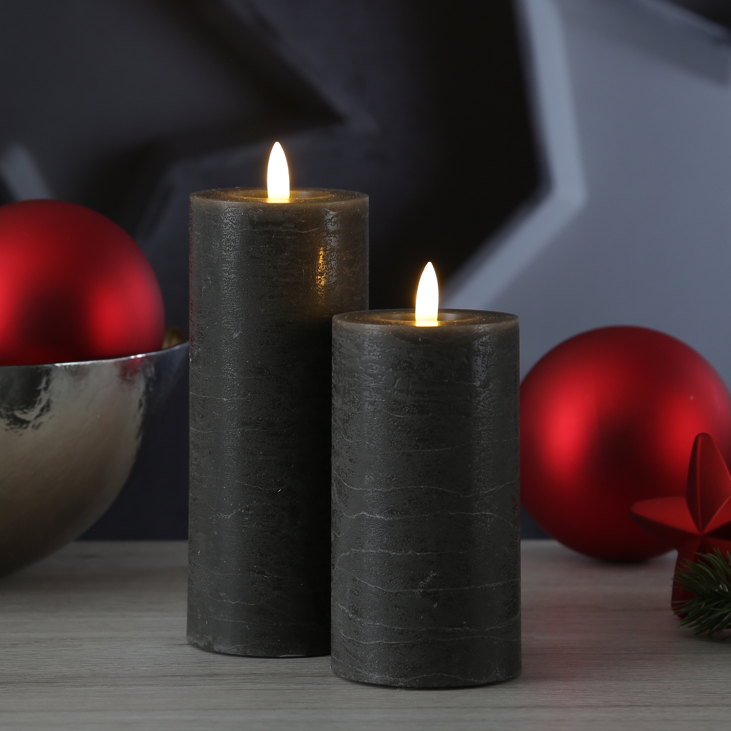 LED Kerze LINA - Rustik-Optik - Echtwachs - 3D Flamme - H: 19cm - D: 7cm - Batterie - Timer - grau LED Kerze LINA - Rustik-Optik - Echtwachs - 3D Flamme - H: 19cm - D: 7cm - Batterie - Timer - grau