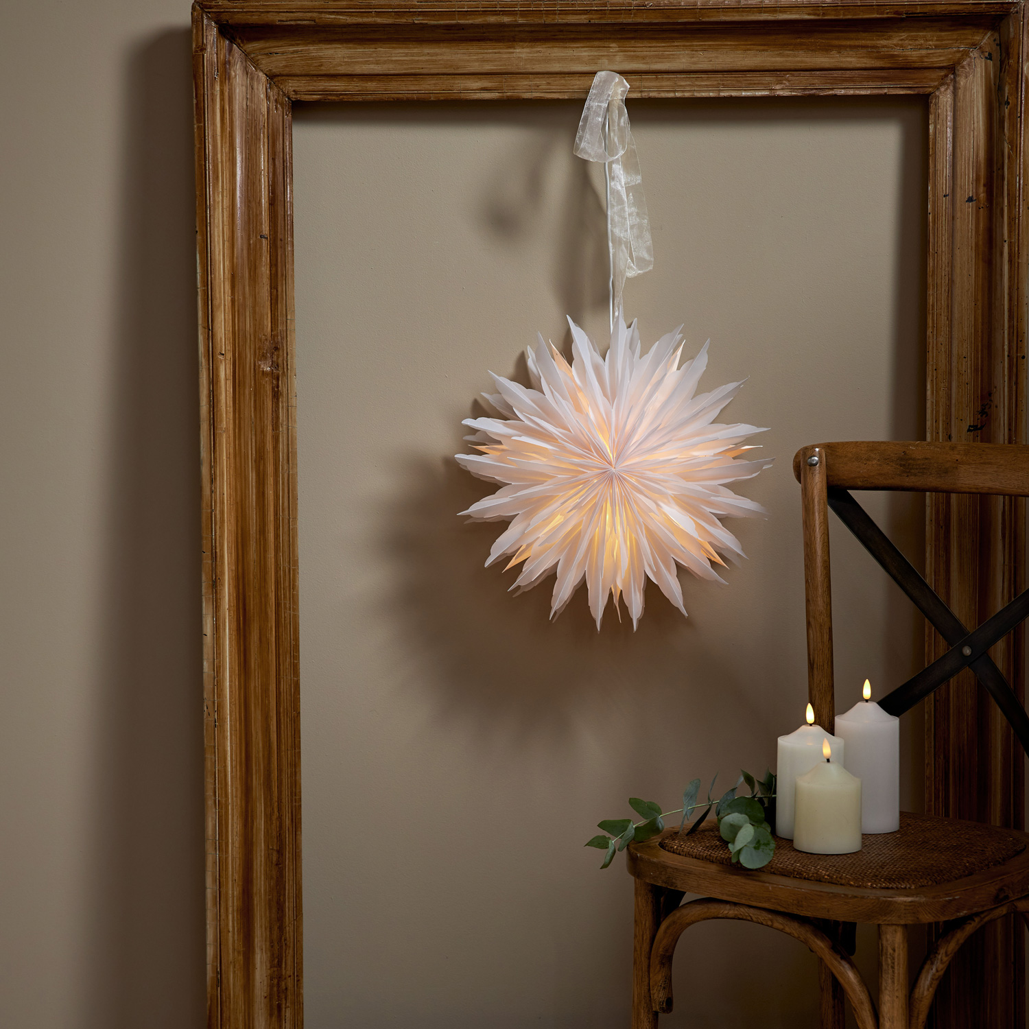 Papierstern EISBLUME - hängend - D: 40cm - mit Band - weiß Papierstern EISBLUME - hängend - D: 40cm - mit Band - weiß