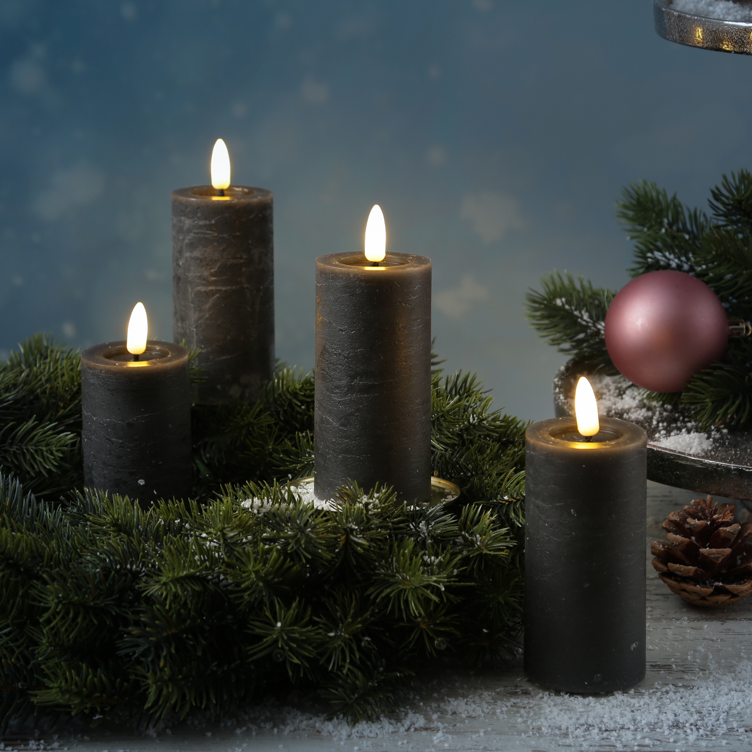 LED Kerze LINA - Rustik-Optik - Echtwachs - 3D Flamme - H: 12,5cm - D: 5cm - Timer - grau LED Kerze LINA - Rustik-Optik - Echtwachs - 3D Flamme - H: 12,5cm - D: 5cm - Timer - grau