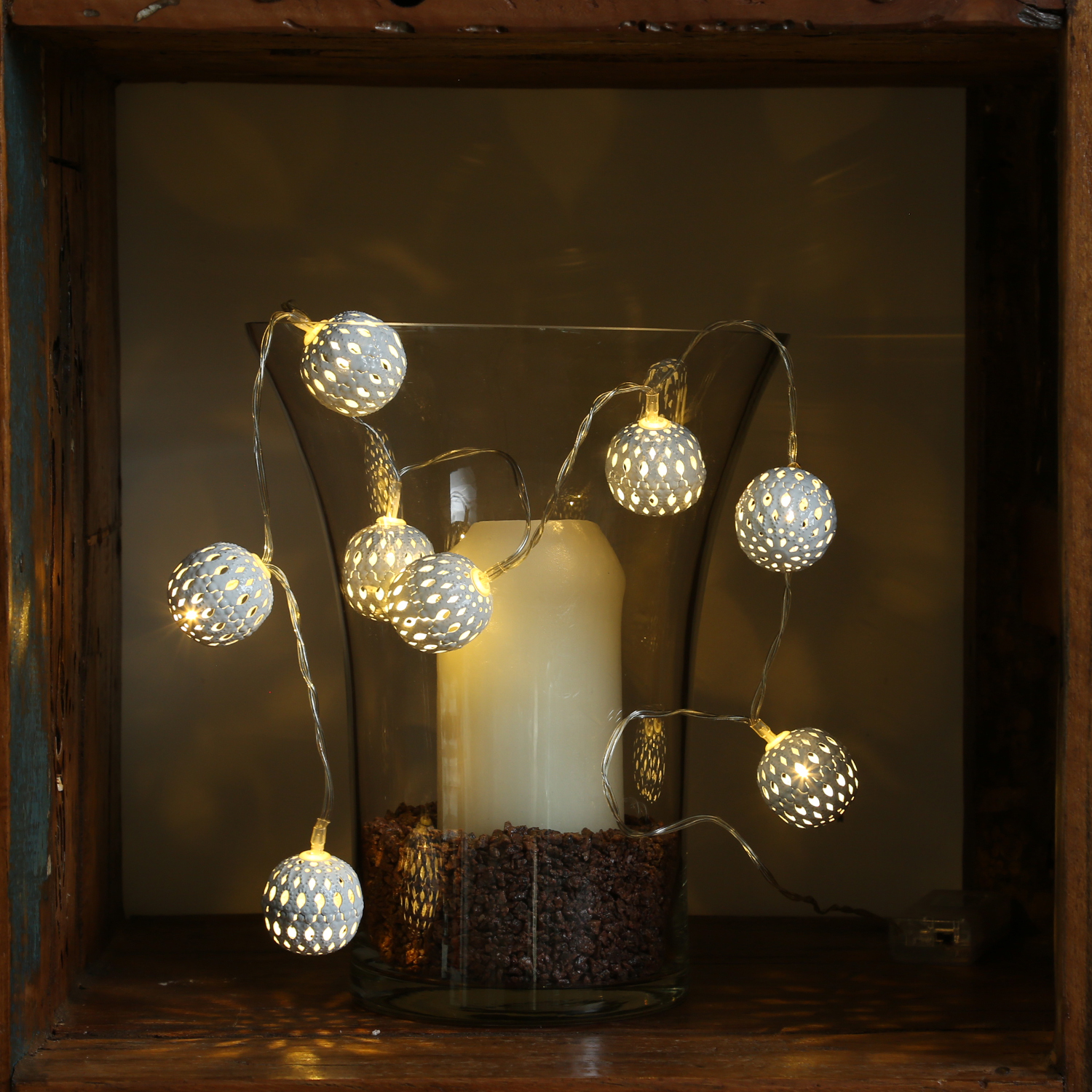 LED Dekolichterkette Metallkugeln - 8 warmweiße LED - D: 4cm - L: 0,7m - Batterie - weiß LED Dekolichterkette Metallkugeln - 8 warmweiße LED - D: 4cm - L: 0,7m - Batterie - weiß