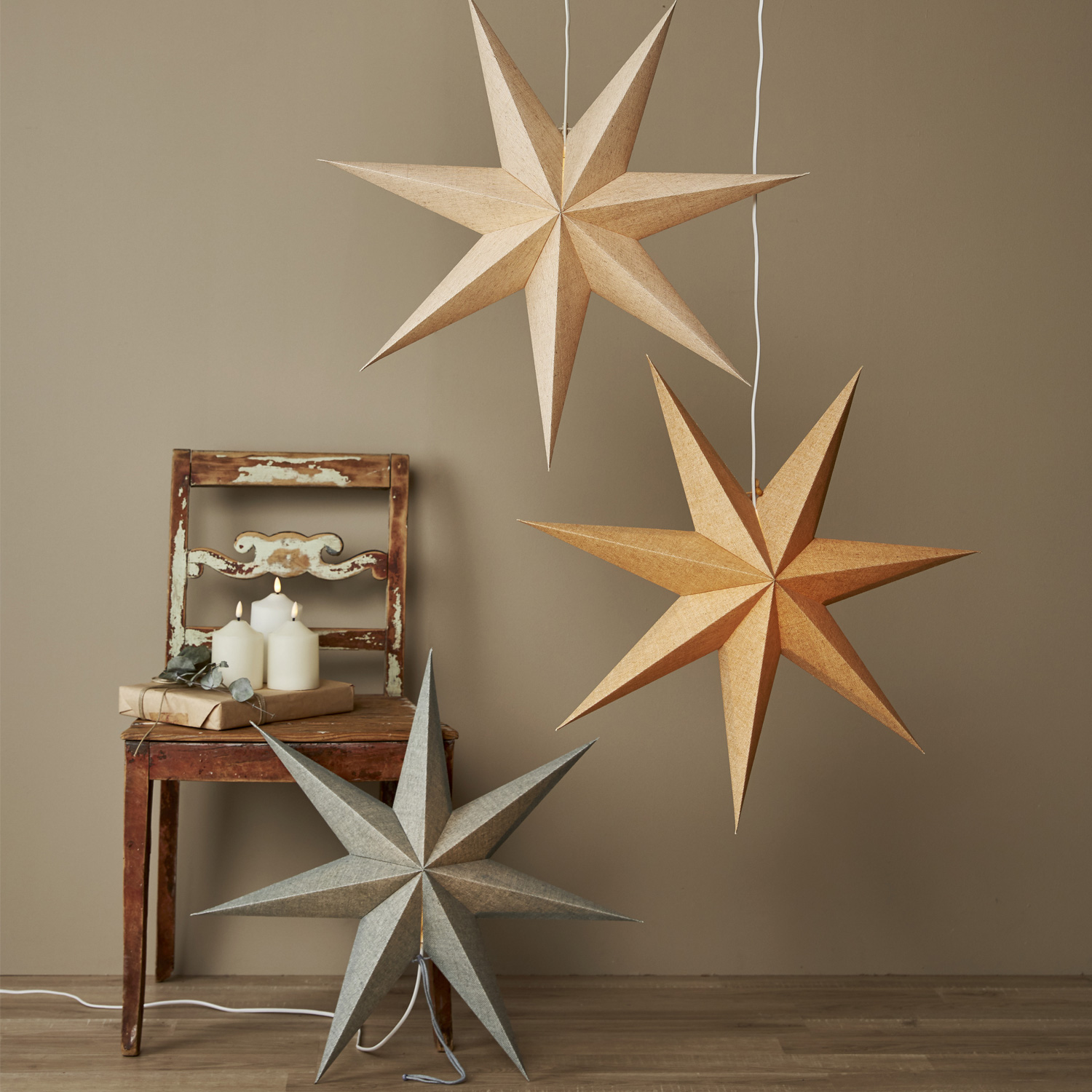 Papierstern COTTON - mit Band und Stoffbezug - hängend - 7-zackig - D: 60cm - beige Papierstern COTTON - mit Band und Stoffbezug - hängend - 7-zackig - D: 60cm - beige
