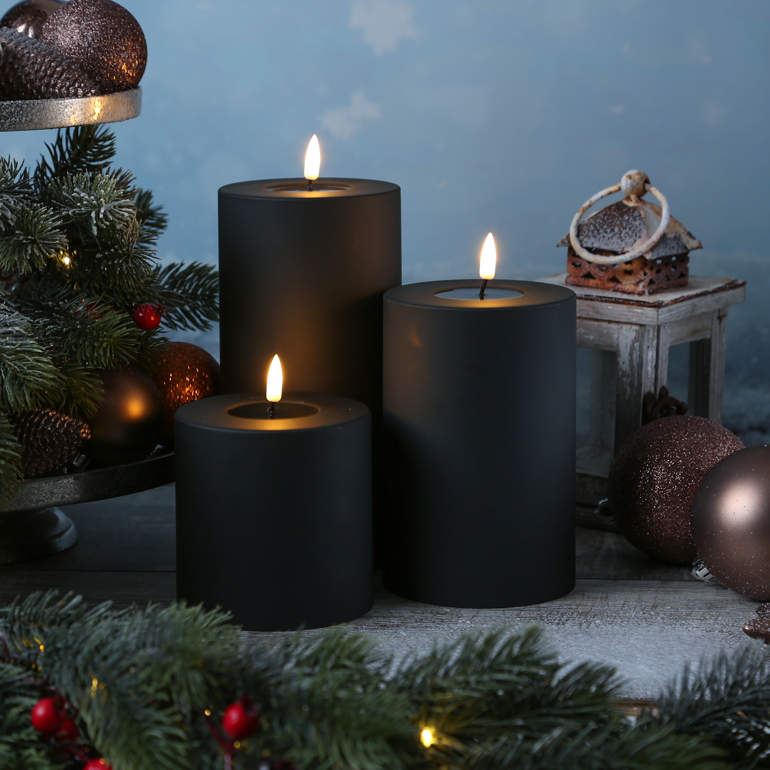 LED Stumpenkerze MIA - Kunststoff - realistische 3D Flamme - H: 15cm - f. Außen - schwarz LED Stumpenkerze MIA - Kunststoff - realistische 3D Flamme - H: 15cm - f. Außen - schwarz