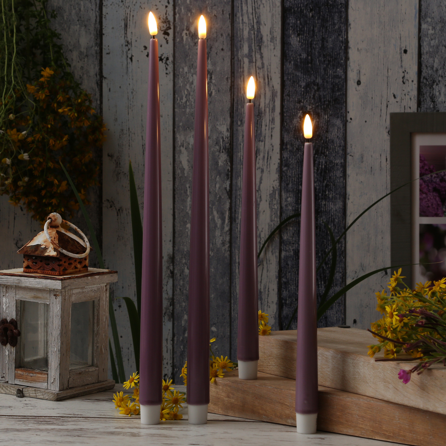 LED Stabkerzen ELLA - Echtwachs - realistische 3D Flamme - H: 38cm - flieder - 2 Stück LED Stabkerzen ELLA - Echtwachs - realistische 3D Flamme - H: 38cm - flieder - 2 Stück