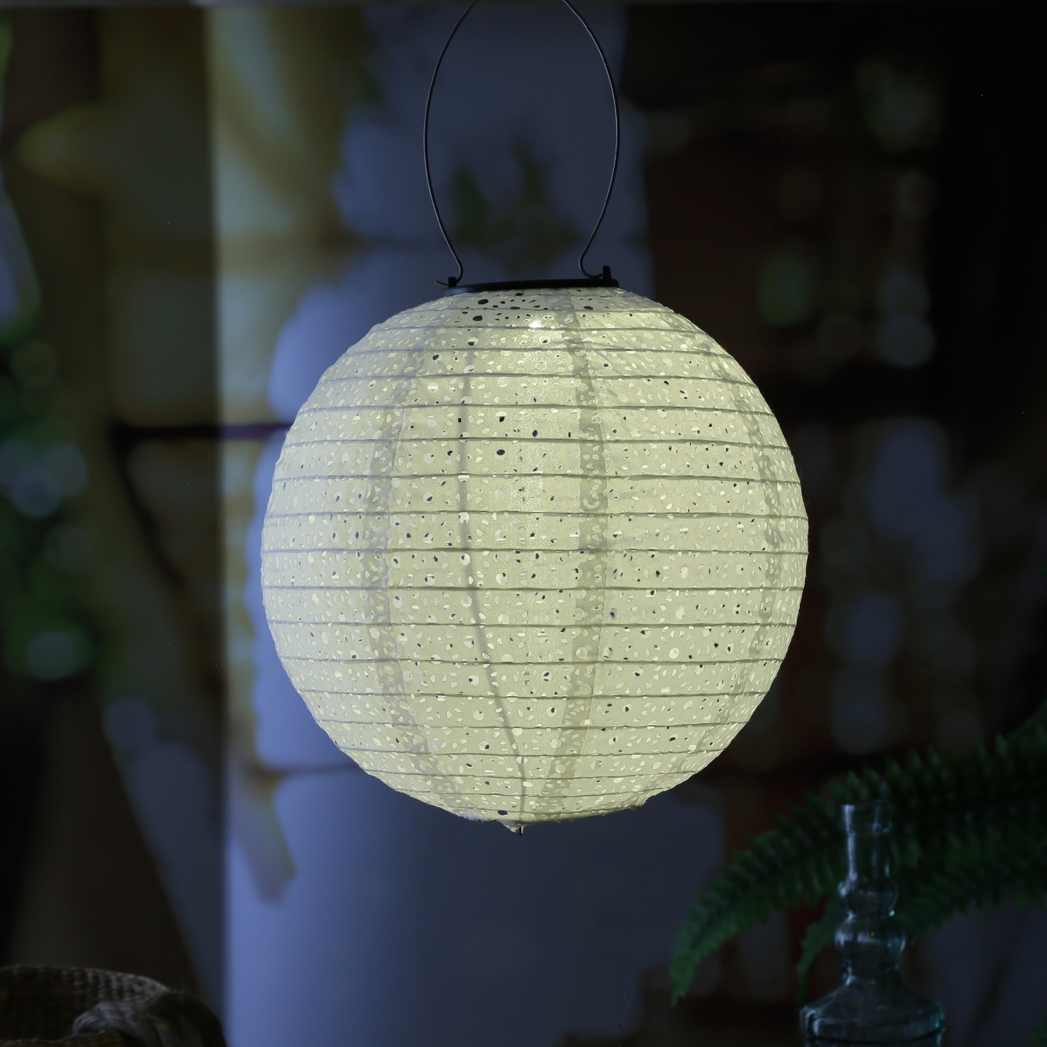 LED Solar Lampion - mit Blumenmuster - warmweiße LED - H: 25cm - D: 25cm - Lichtsensor - weiß