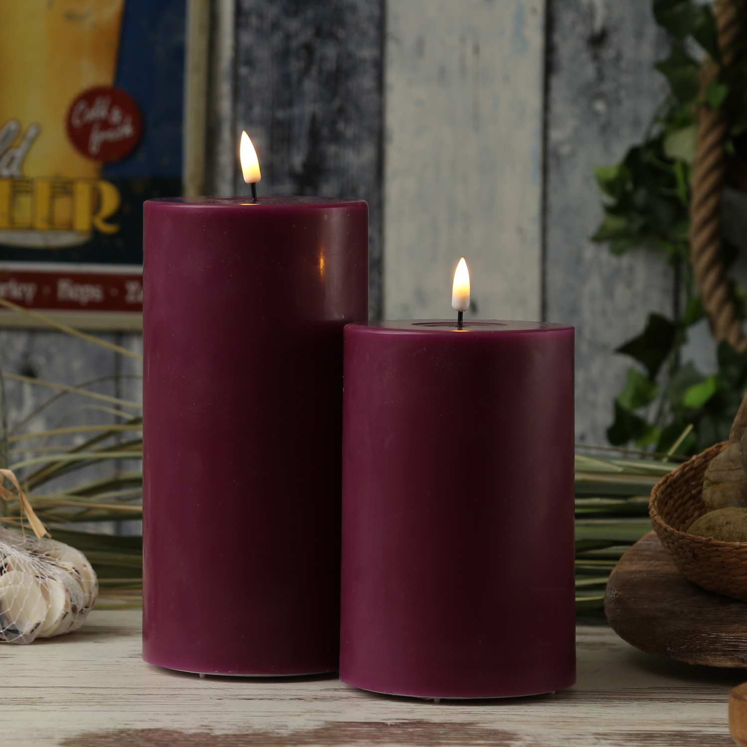 LED Stumpenkerze MIA - Echtwachs - realistische 3D Flamme - H: 15cm - D: 10cm - beere LED Stumpenkerze MIA - Echtwachs - realistische 3D Flamme - H: 15cm - D: 10cm - beere