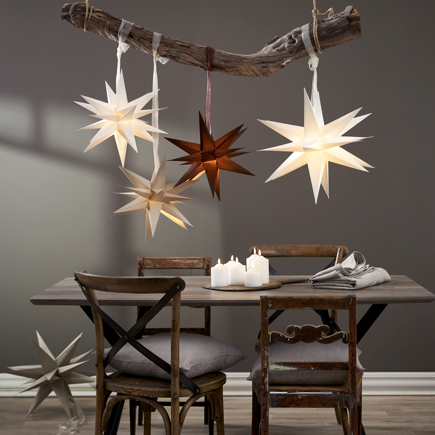 Papierstern DECEMBER - 3D Stern mit Dekoband - hängend - 18-zackig - D: 45cm - creme Papierstern DECEMBER - 3D Stern mit Dekoband - hängend - 18-zackig - D: 45cm - creme