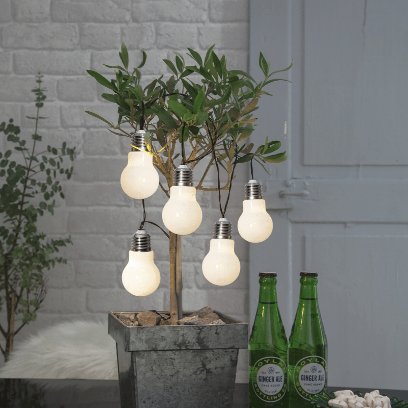 LED Party Lichterkette "Glow" - 5 Birnen á 2 warmweiße LED - L: 1m - Timer - outdoor - weiß LED Party Lichterkette "Glow" - 5 Birnen á 2 warmweiße LED - L: 1m - Timer - outdoor - weiß