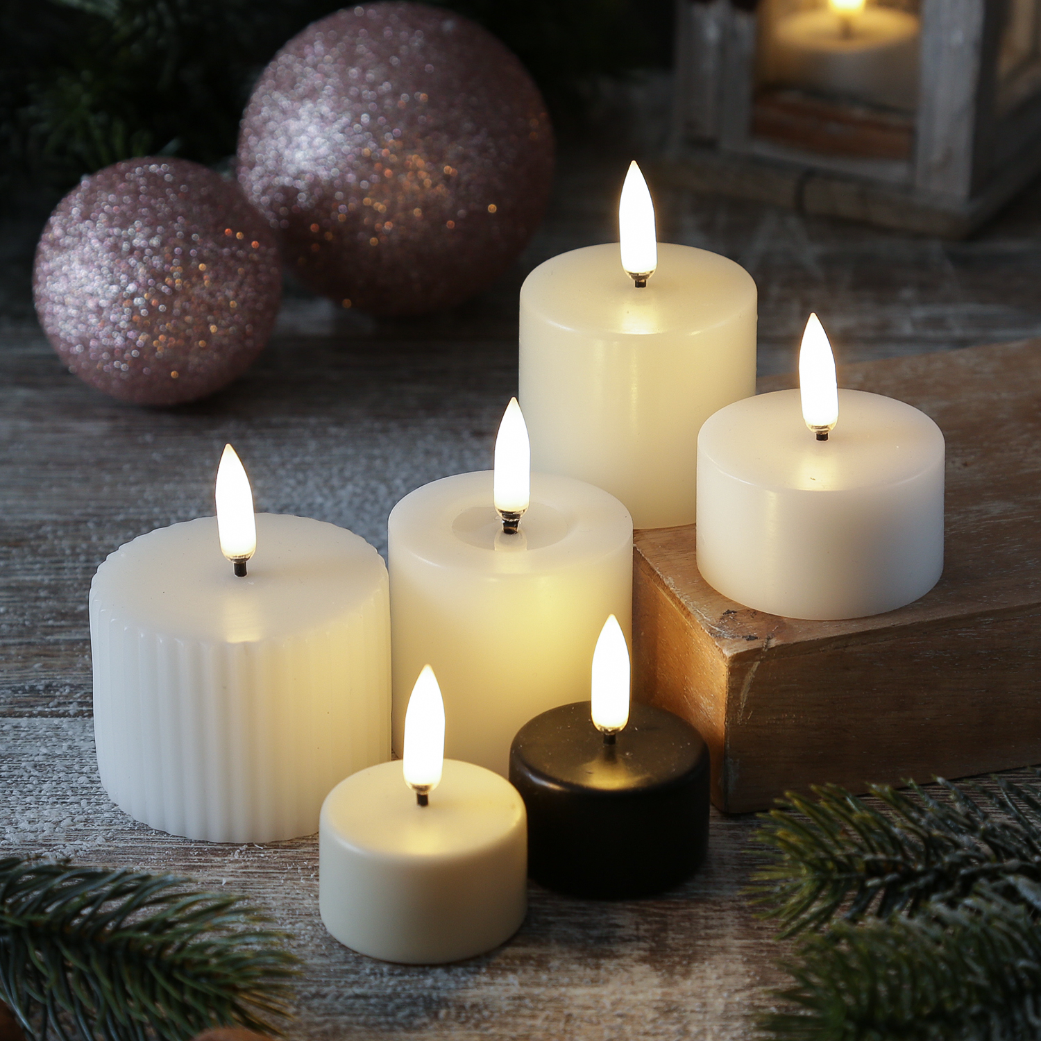 LED Mini Kerze THEA - mit Rillen - Echtwachs - 3D Flamme - D: 5,8cm - H: 7,3cm - Timer - weiß LED Mini Kerze THEA - mit Rillen - Echtwachs - 3D Flamme - D: 5,8cm - H: 7,3cm - Timer - weiß