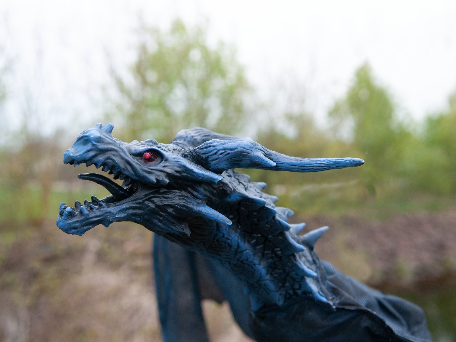 FLYING DRAGON - animierte Halloween Dekoration mit Licht- und Geräuscheffekten - 120cm - Sensor