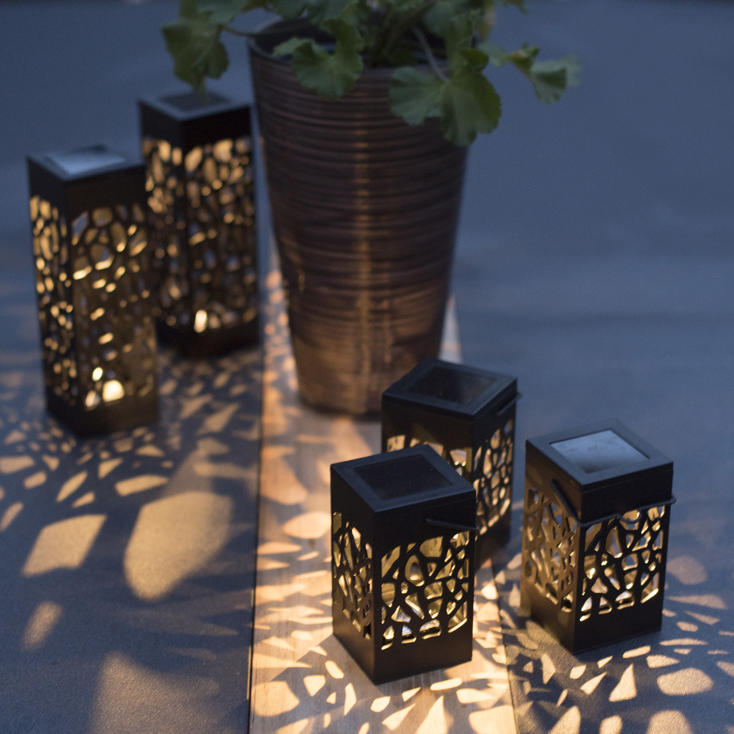 LED Solar Laternen Izola - zum Hängen o. Stellen - warmweiße LED - H: 11cm - Lichtsensor - 3er Set LED Solar Laternen Izola - zum Hängen o. Stellen - warmweiße LED - H: 11cm - Lichtsensor - 3er Set