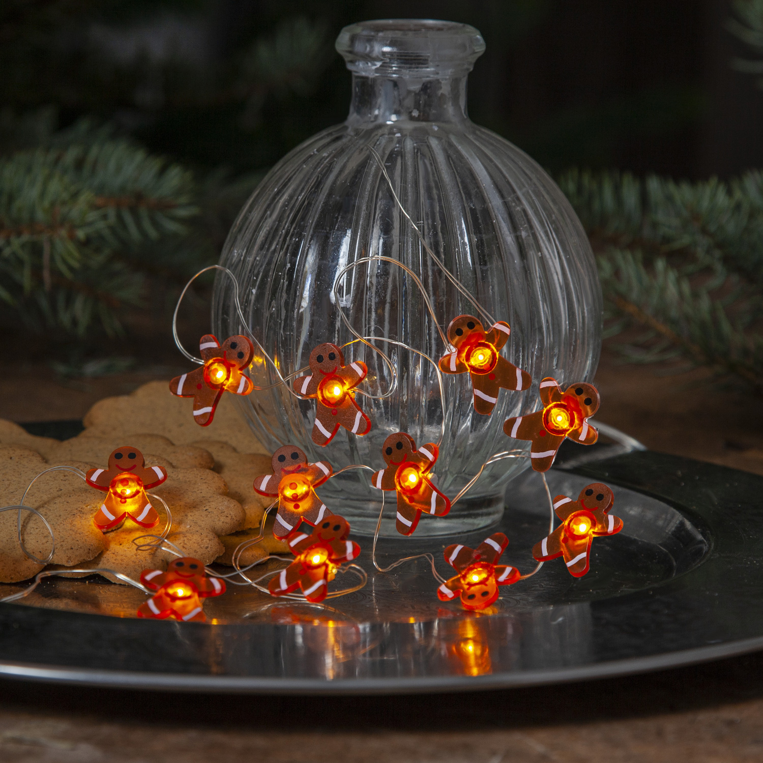 LED Lichterkette Dew Drop Lebkuchenmänner - 12 warmweiße LED -1,10m - Batterie - f. Innen - Braun LED Lichterkette Dew Drop Lebkuchenmänner - 12 warmweiße LED -1,10m - Batterie - f. Innen - Braun