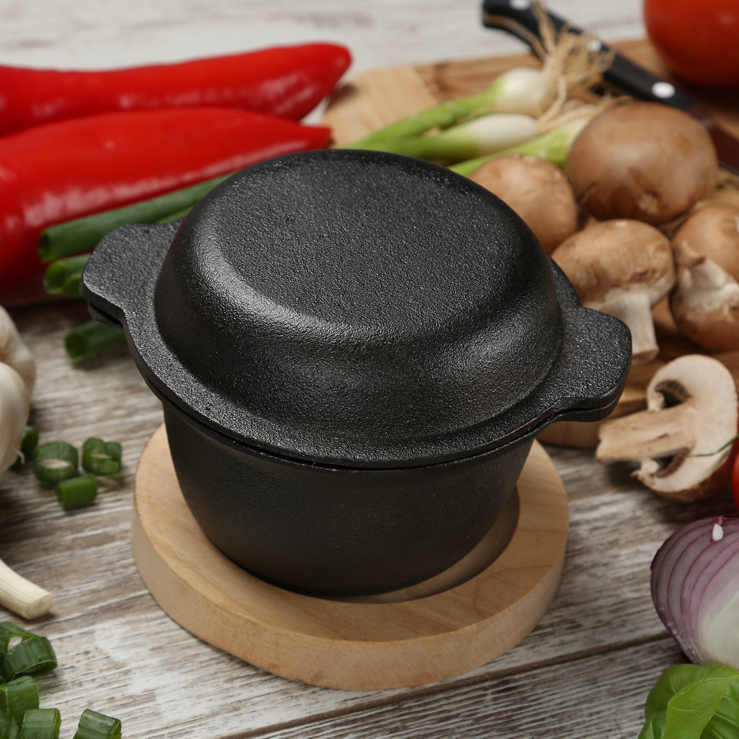 Gusstöpfchen mit Deckel und Holzuntersetzen - D: 10cm - H: 9cm - Inhalt: 0,3L