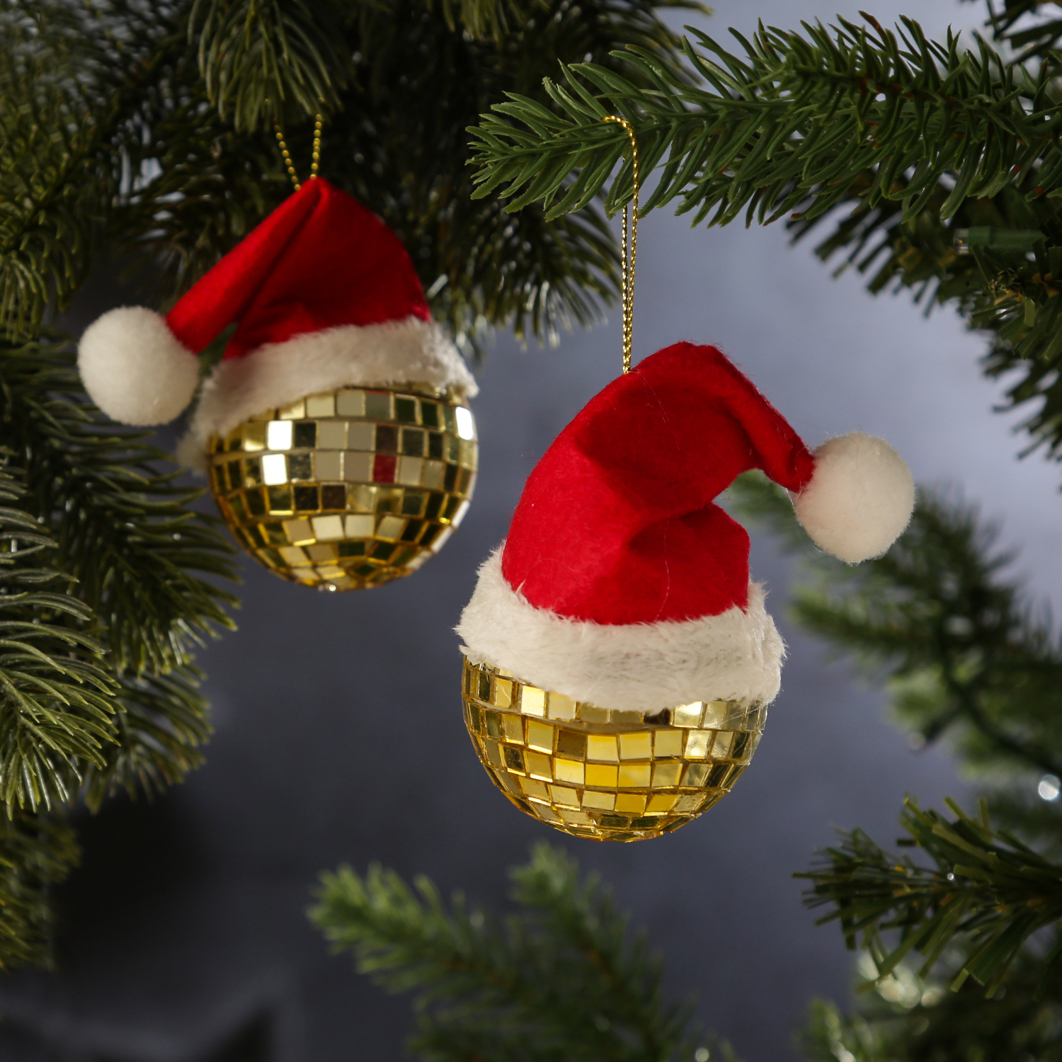 Weihnachtsbaumschmuck DISCOKUGEL mit Nikolausmütze - H: 7cm - gold - 4er Set Weihnachtsbaumschmuck DISCOKUGEL mit Nikolausmütze - H: 7cm - gold - 4er Set