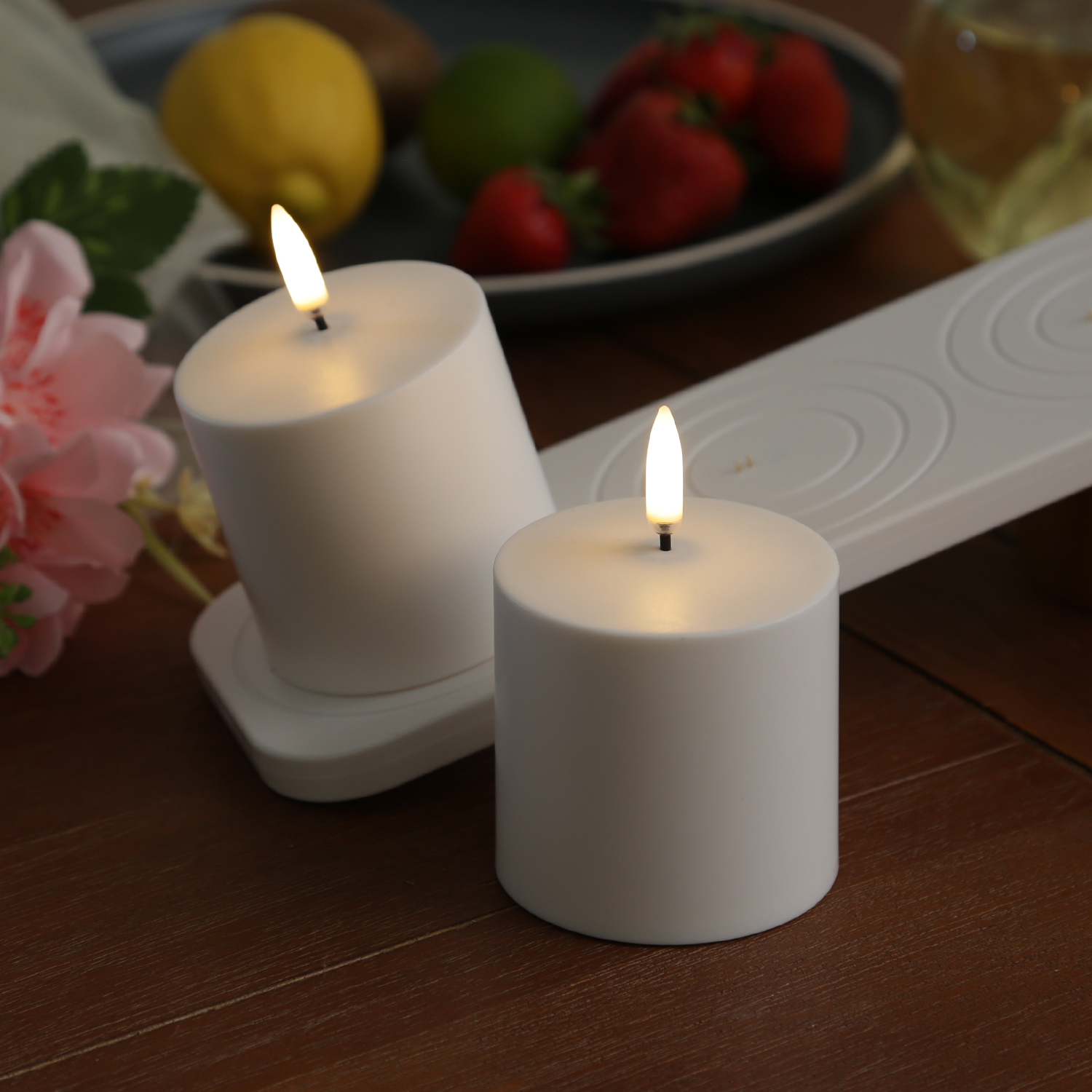 LED Kerzen - 2 wiederaufladbare LED Kerzen mit Ladestation - 6,8cm x 6,8cm - Timer - Innen/Außen LED Kerzen - 2 wiederaufladbare LED Kerzen mit Ladestation - 6,8cm x 6,8cm - Timer - Innen/Außen