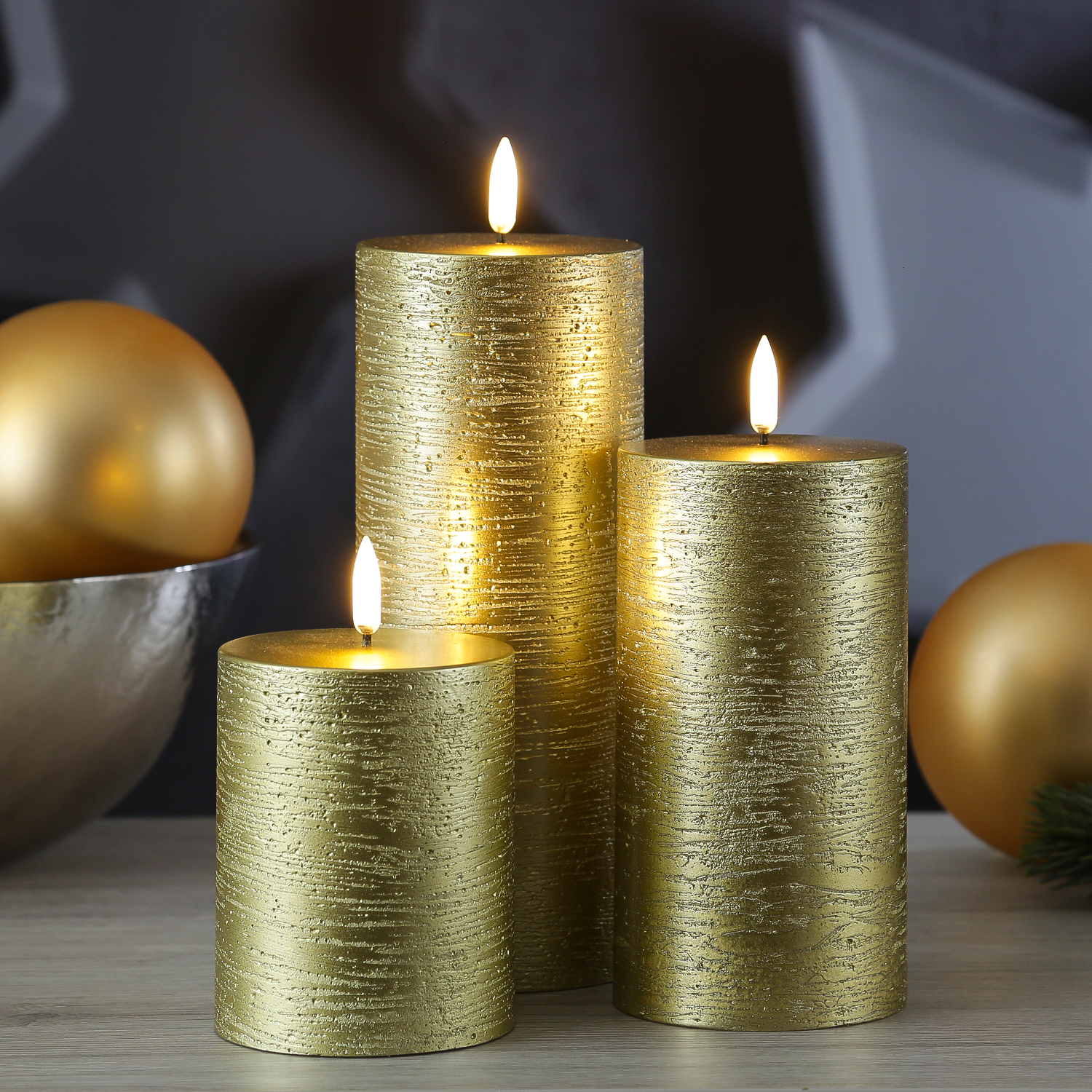 LED Kerze PIA - Rustik-Optik - Echtwachs - H: 15cm - D: 7,8cm - Timer - bis zu 1000 Std. - gold LED Kerze PIA - Rustik-Optik - Echtwachs - H: 15cm - D: 7,8cm - Timer - bis zu 1000 Std. - gold