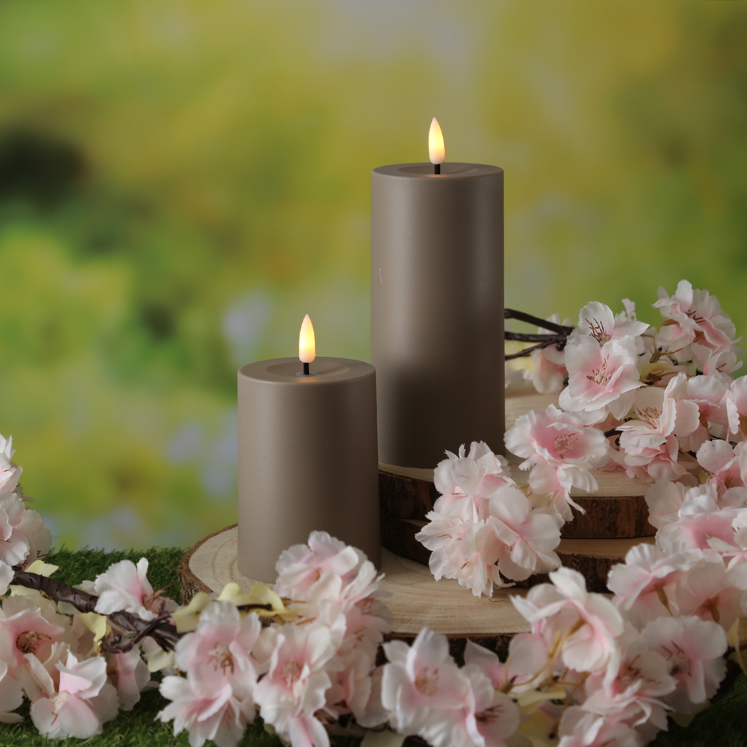 LED Solar Kerze - Outdoorkerze - H: 10cm, D: 7cm - Dämmerungssensor - für Außen - grau