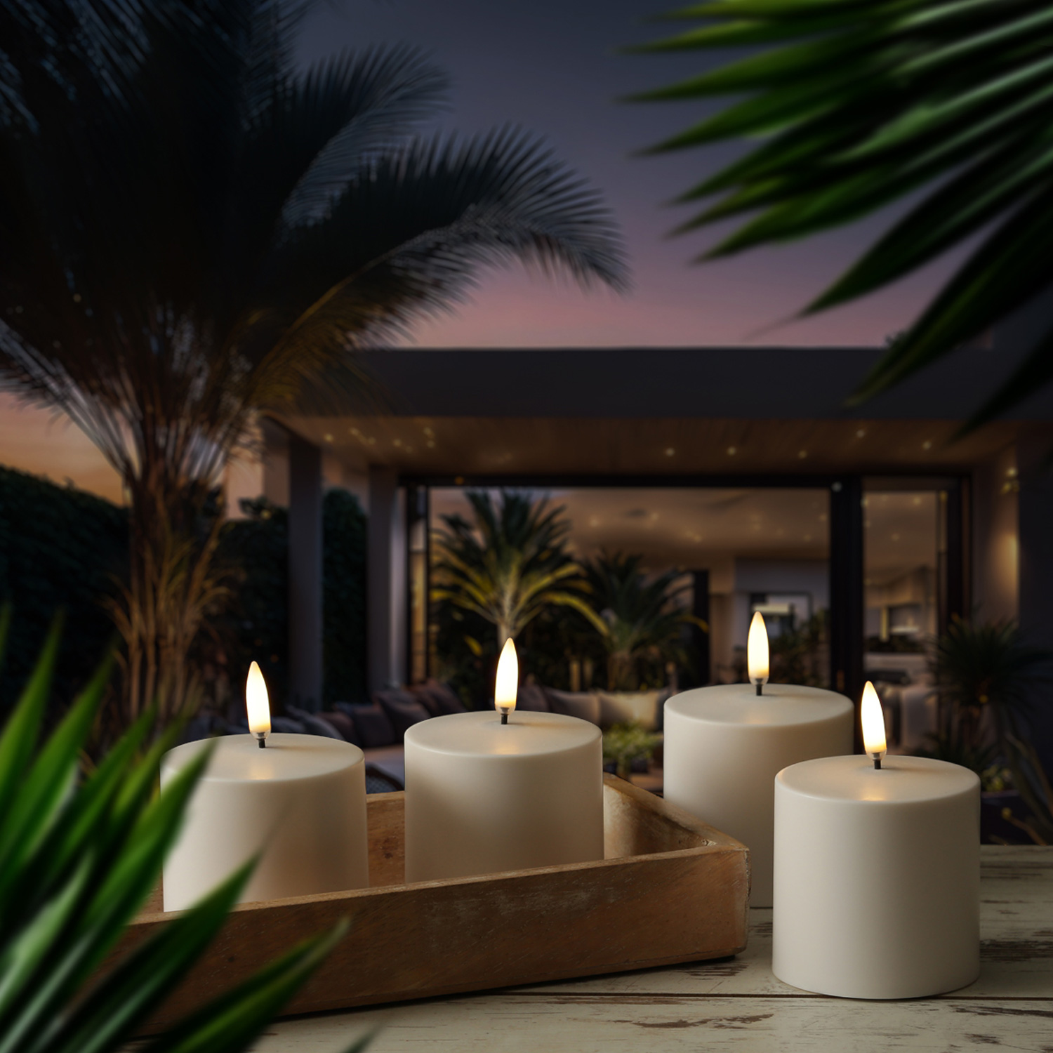 LED Kerzenset - 4 wiederaufladbare LED Kerzen mit Ladestation/Fernb. - Timer - für Innen/Außen