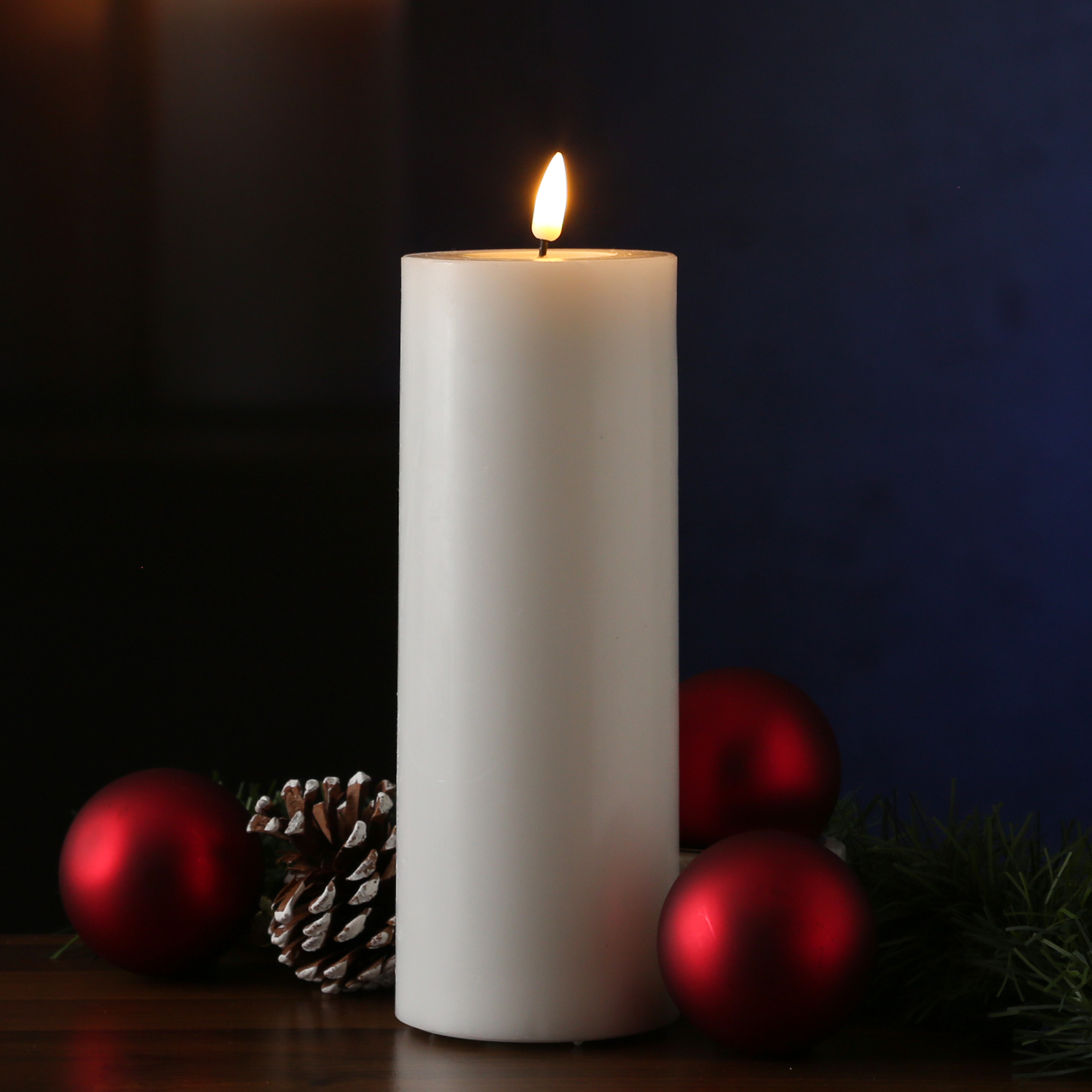 LED Stumpenkerze MIA - Echtwachs - realistische 3D Flamme - H: 20cm - Batteriebetrieb - weiß LED Stumpenkerze MIA - Echtwachs - realistische 3D Flamme - H: 20cm - Batteriebetrieb - weiß