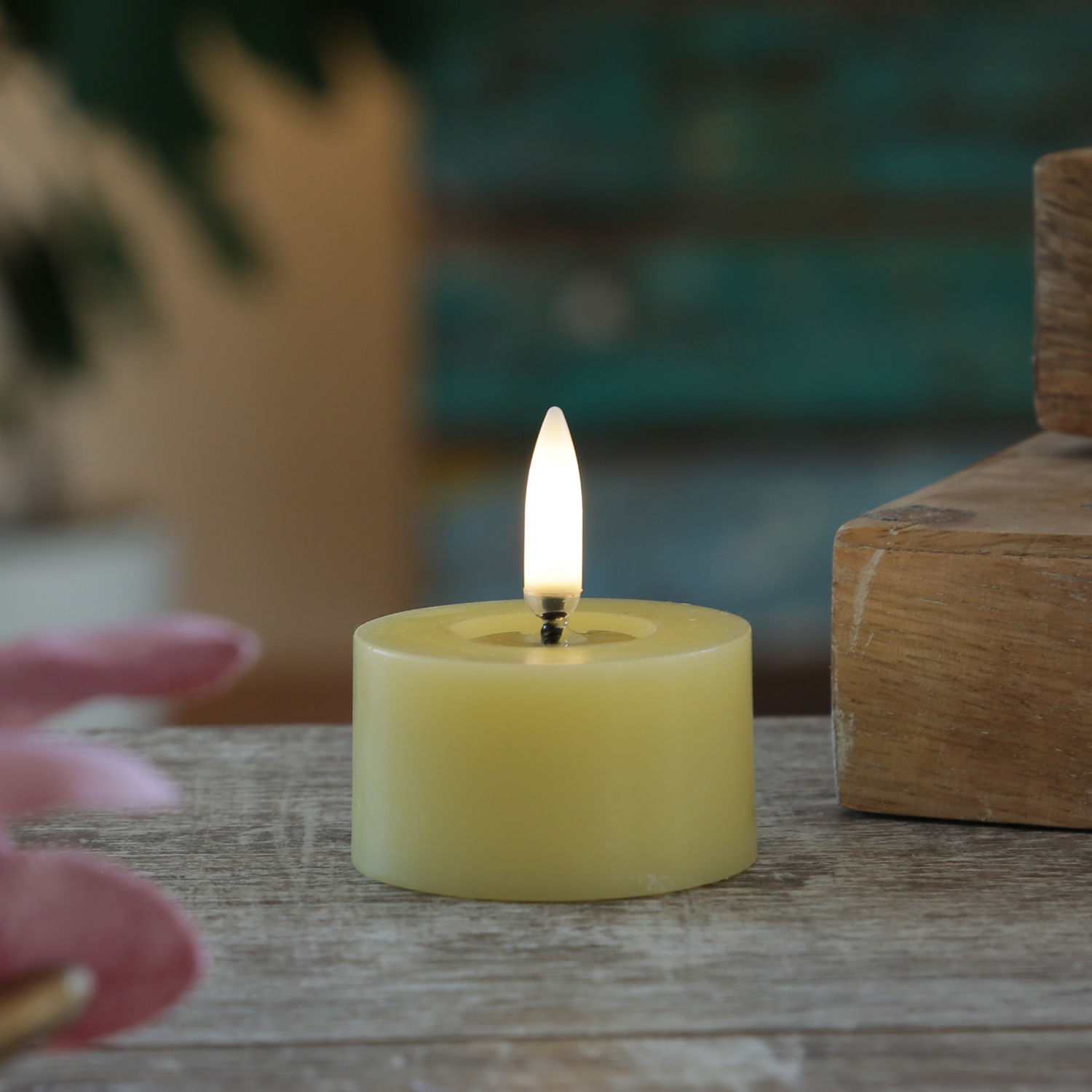 LED Mini Kerze/Teelicht THEA - Echtwachs - Wachsspiegel - D: 5cm - H: 2,8cm - Timer - gelb LED Mini Kerze/Teelicht THEA - Echtwachs - Wachsspiegel - D: 5cm - H: 2,8cm - Timer - gelb