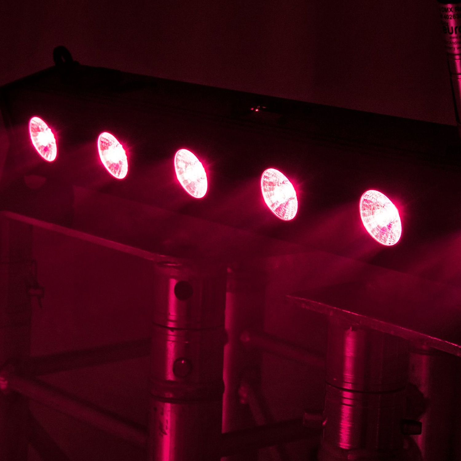 LED BAR-6 QCL RGB+UV Leiste - starke Farbleiste für Wände und Flächen - Integrierte Programme