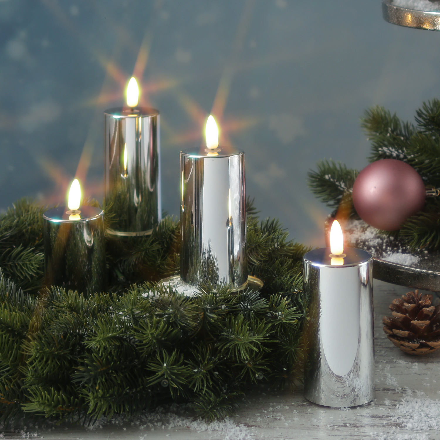 LED Kerzenset - Kunststoff - Timer - H: 12,5cm - D: 5cm - silber glänzend - 4er Set LED Kerzenset - Kunststoff - Timer - H: 12,5cm - D: 5cm - silber glänzend - 4er Set