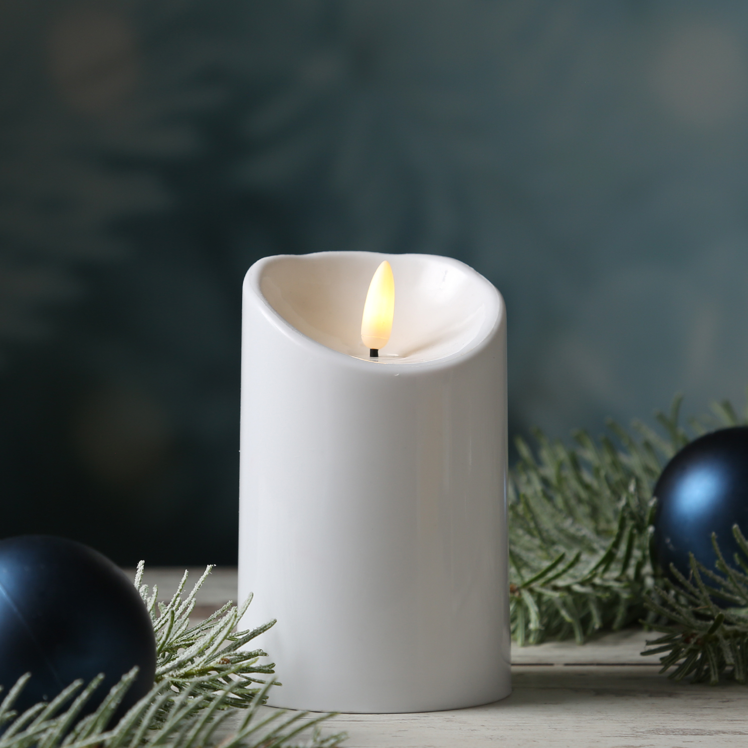 LED Kerze 3D Flamme - Kunststoff - flackernd - H: 12,5cm - D: 7,5cm - Timer - für Außen - weiß LED Kerze 3D Flamme - Kunststoff - flackernd - H: 12,5cm - D: 7,5cm - Timer - für Außen - weiß