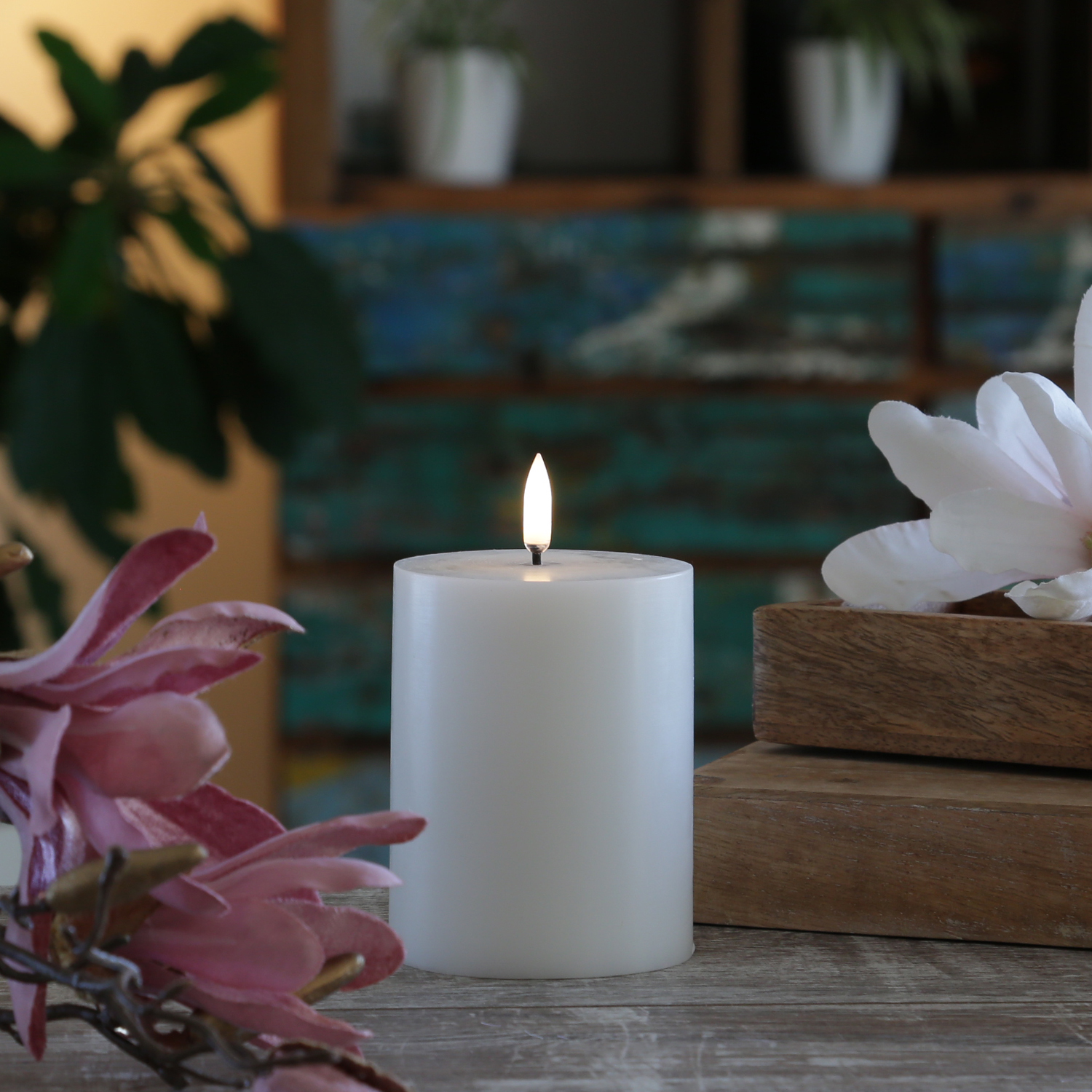 LED Kerze THEA - Echtwachs - 3D Flamme - H: 10cm - D: 7,8cm - Timer - bis zu 1000 Std. - weiß LED Kerze THEA - Echtwachs - 3D Flamme - H: 10cm - D: 7,8cm - Timer - bis zu 1000 Std. - weiß