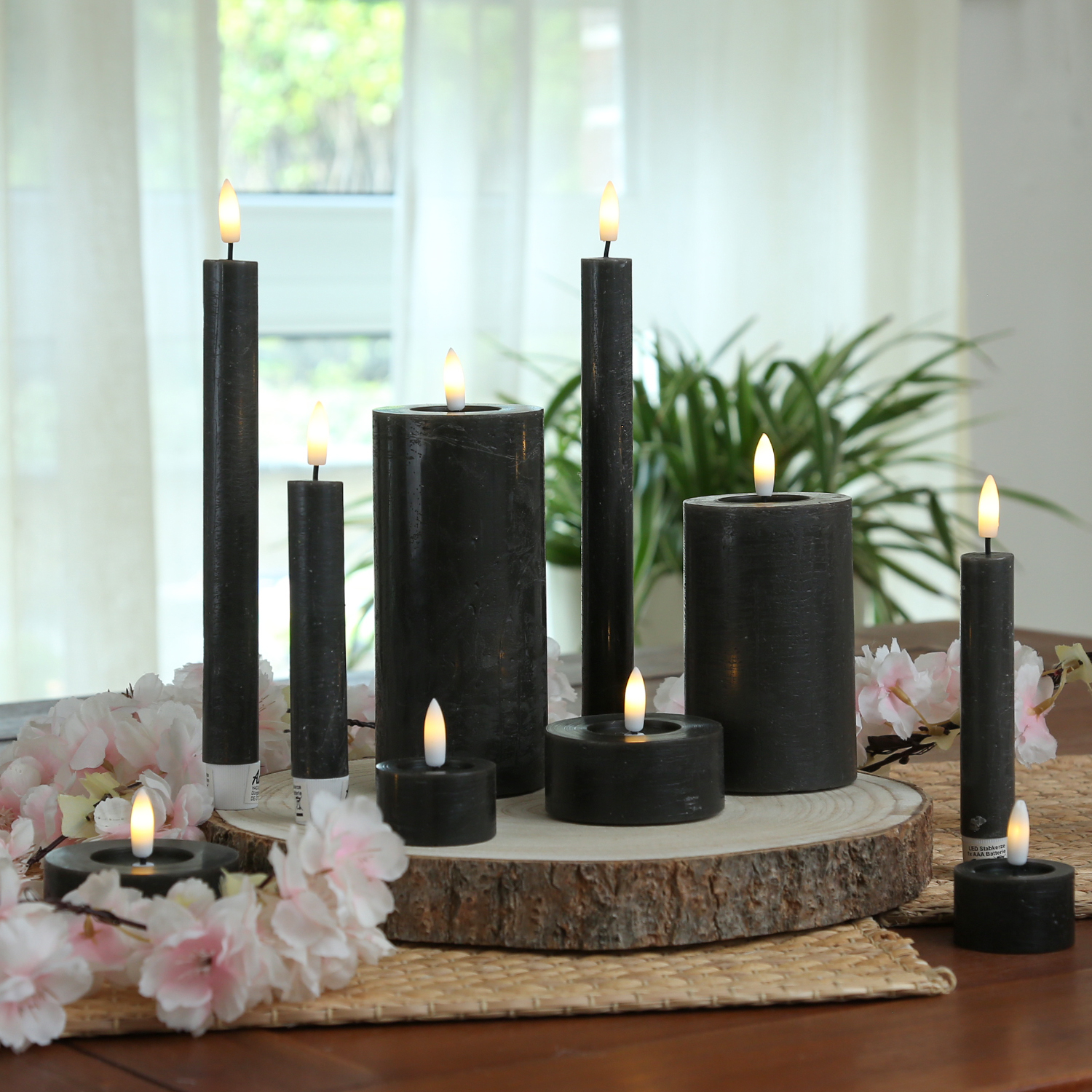 LED Kerze LINA - Rustik-Optik - Echtwachs - H: 15cm - D: 7cm - Batterie - Timer - schwarz