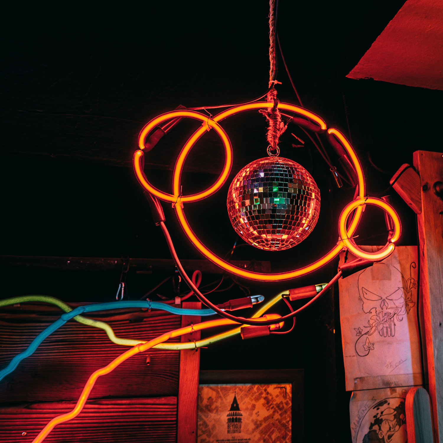 Spiegelkugel 20cm silber- Diskokugel (Discokugel) zur Dekoration und Party- Echtglas - mirrorball silver chrome Spiegelkugel 20cm silber- Diskokugel (Discokugel) zur Dekoration und Party- Echtglas - mirrorball silver chrome