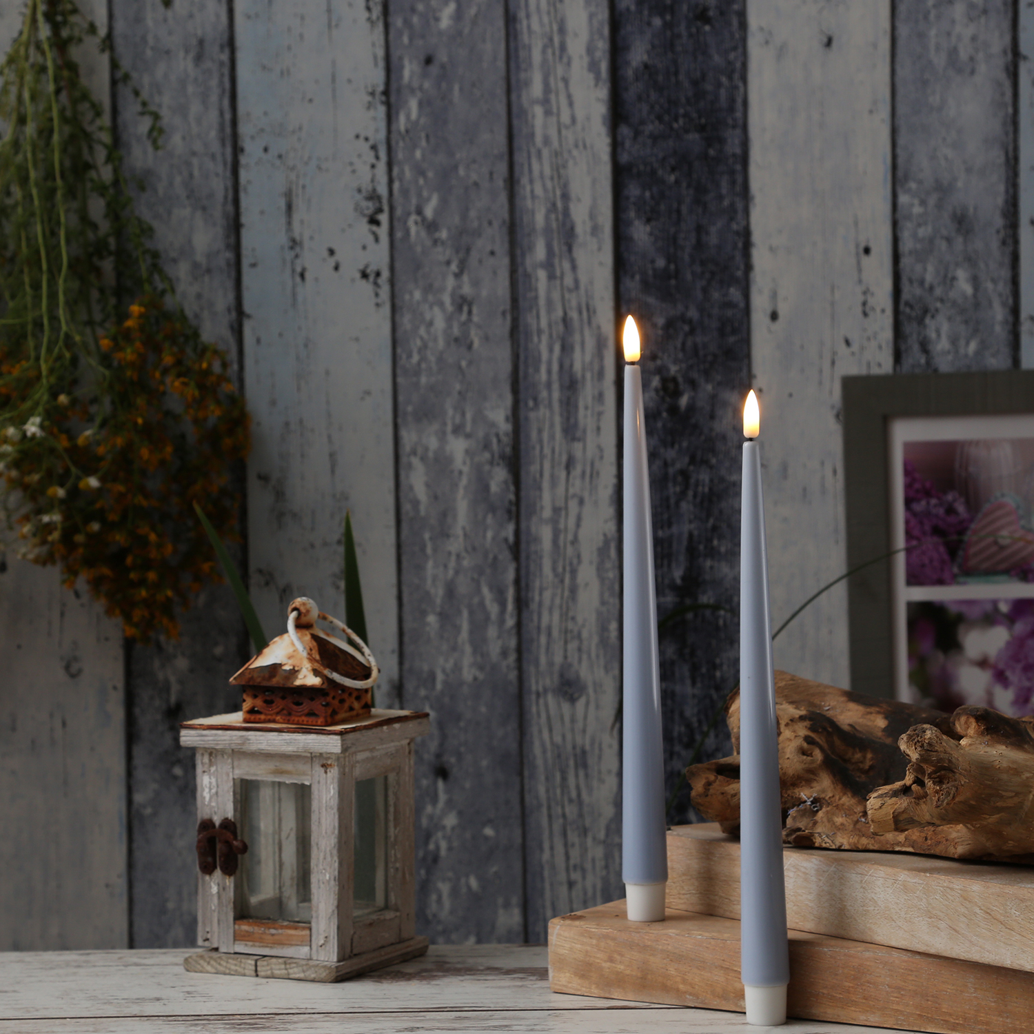 LED Stabkerzen ELLA - Echtwachs - realistische 3D Flamme - H: 28cm - hellblau - 2 Stück LED Stabkerzen ELLA - Echtwachs - realistische 3D Flamme - H: 28cm - hellblau - 2 Stück