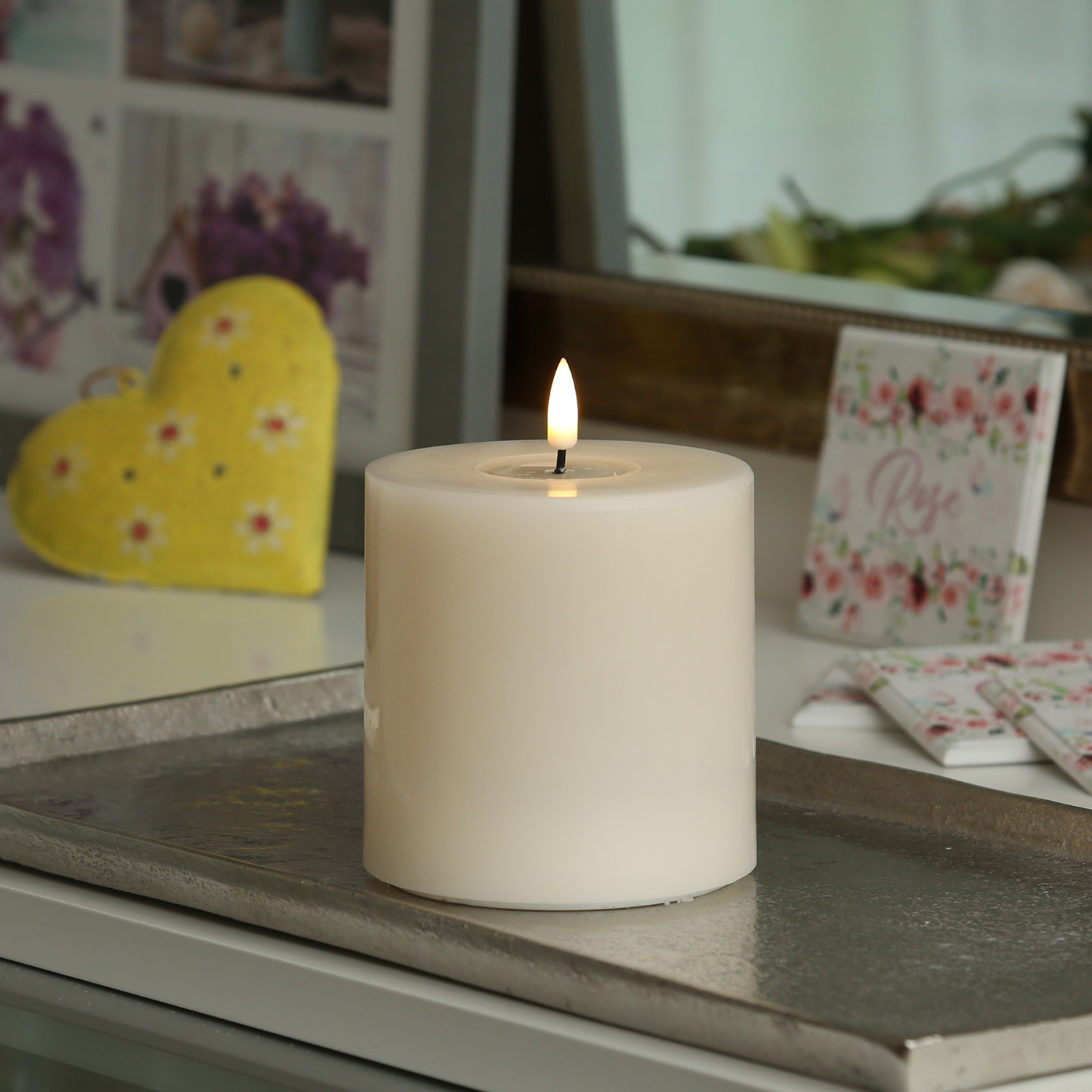 LED Stumpenkerze MIA - Echtwachs - realistische 3D Flamme - H: 10cm D:10cm - Batteriebetrieb - creme LED Stumpenkerze MIA - Echtwachs - realistische 3D Flamme - H: 10cm D:10cm - Batteriebetrieb - creme