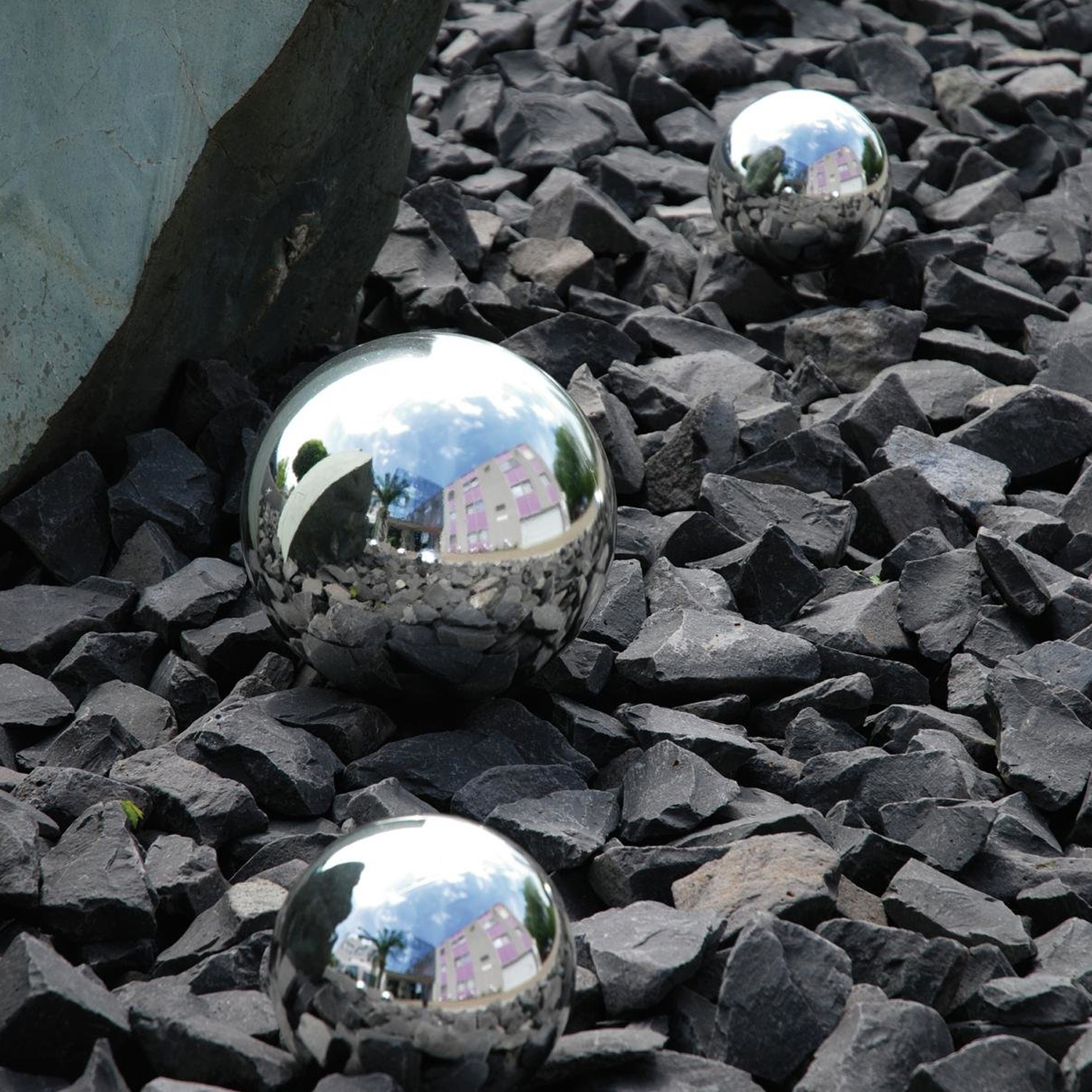 XL Dekokugel - Baumkugel - silber glänzend - Innen&Außen - robustes Polyethylen XL Dekokugel - Baumkugel - silber glänzend - Innen&Außen - robustes Polyethylen