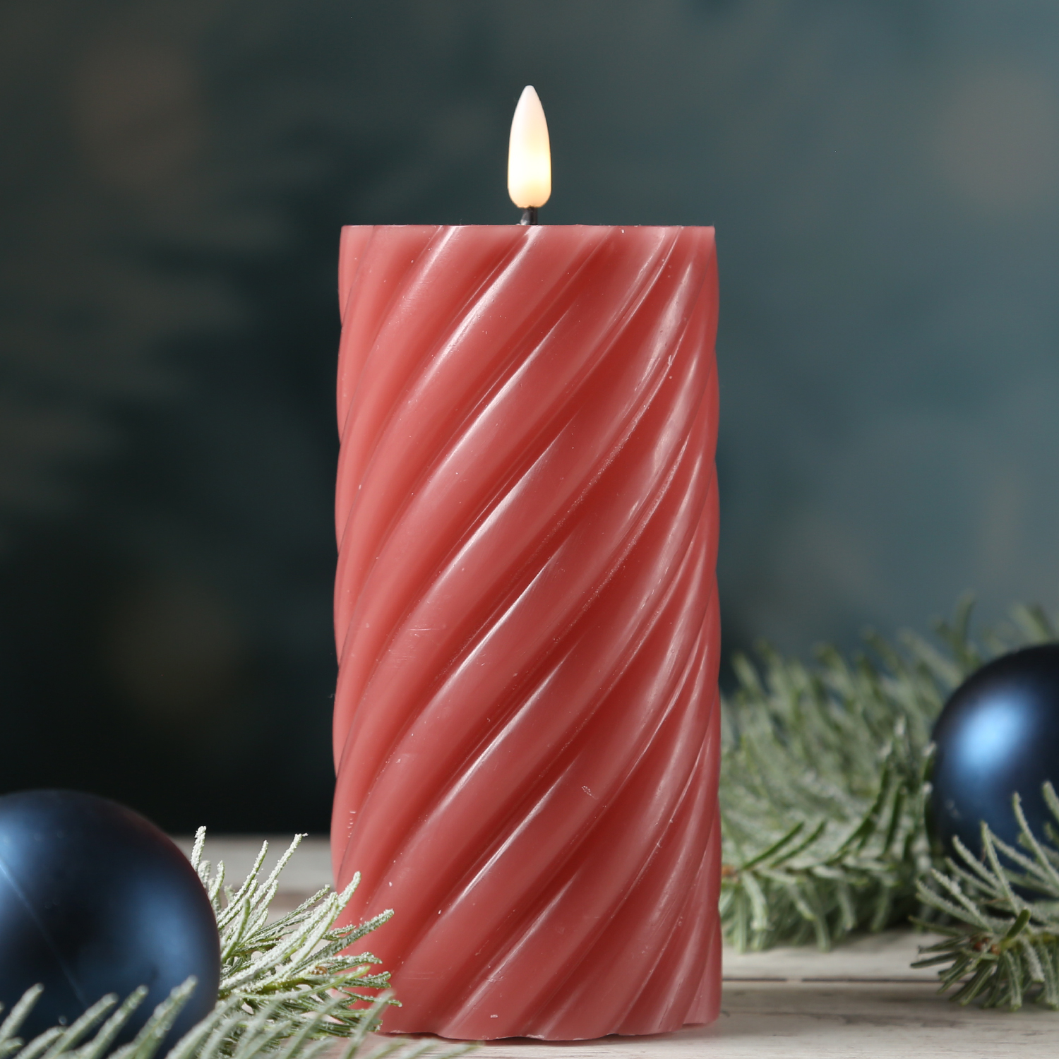 LED Stumpenkerze SWIRL - Echtwachs - warmweiße 3D Flamme - H: 17,5cm - Batterie - Timer - altrosa LED Stumpenkerze SWIRL - Echtwachs - warmweiße 3D Flamme - H: 17,5cm - Batterie - Timer - altrosa