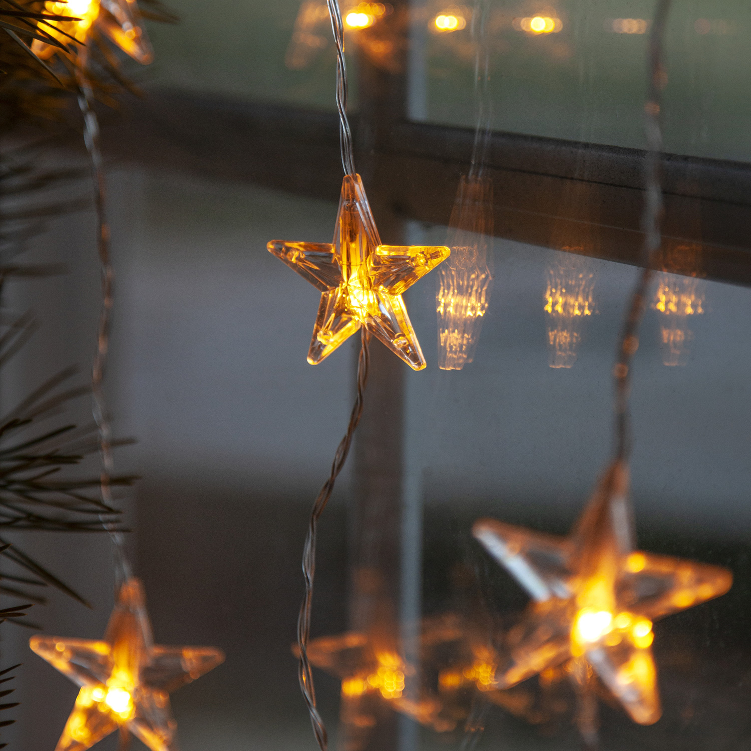 LED Lichtervorhang mit 20 Sternen - 20 warmweiße LED - 180x40cm - inkl. Trafo - für Innen LED Lichtervorhang mit 20 Sternen - 20 warmweiße LED - 180x40cm - inkl. Trafo - für Innen