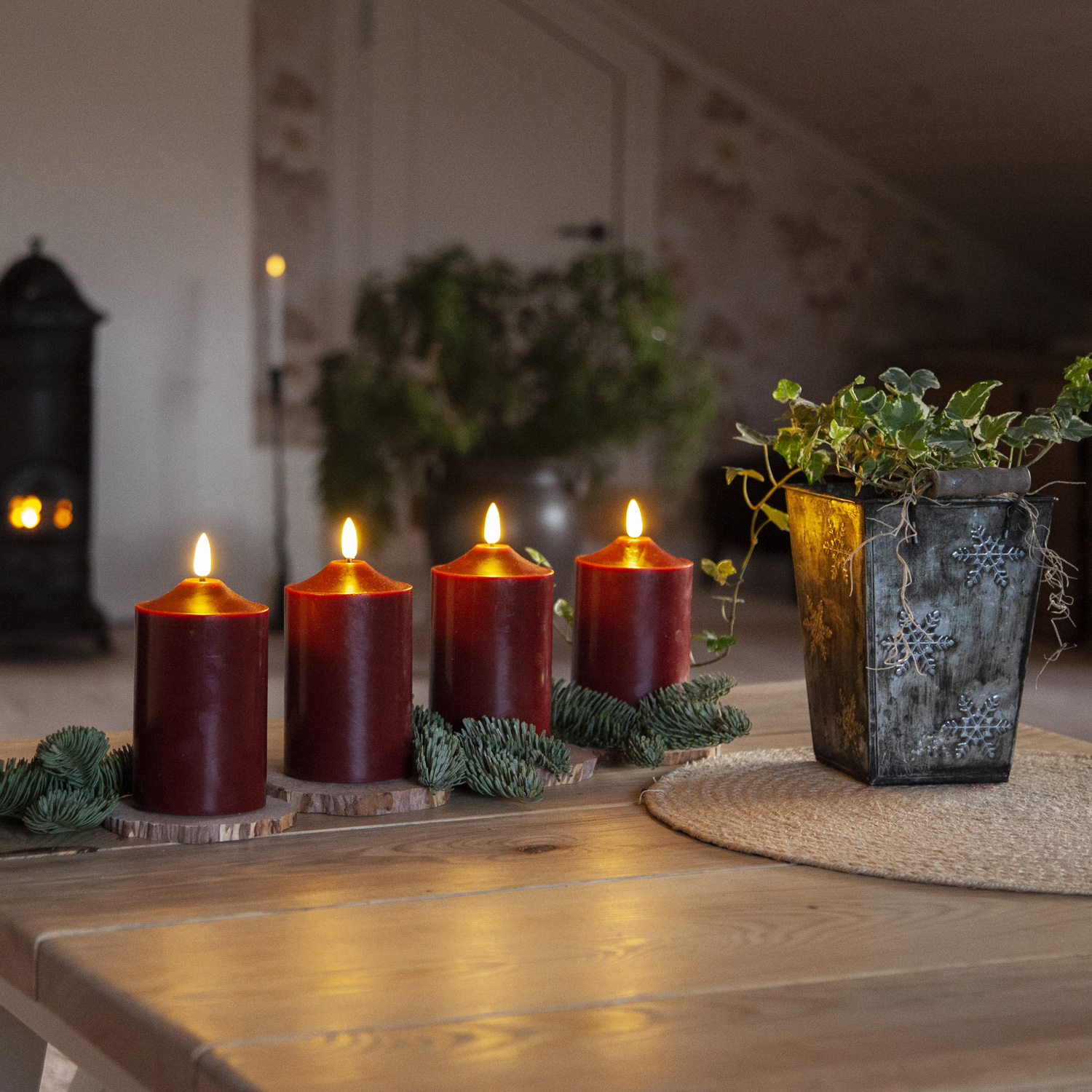 LED Stumpenkerze "Flamme" - Echtwachs - warmweiße LED - H: 15cm, D: 7,5cm - Timer - rot LED Stumpenkerze "Flamme" - Echtwachs - warmweiße LED - H: 15cm, D: 7,5cm - Timer - rot