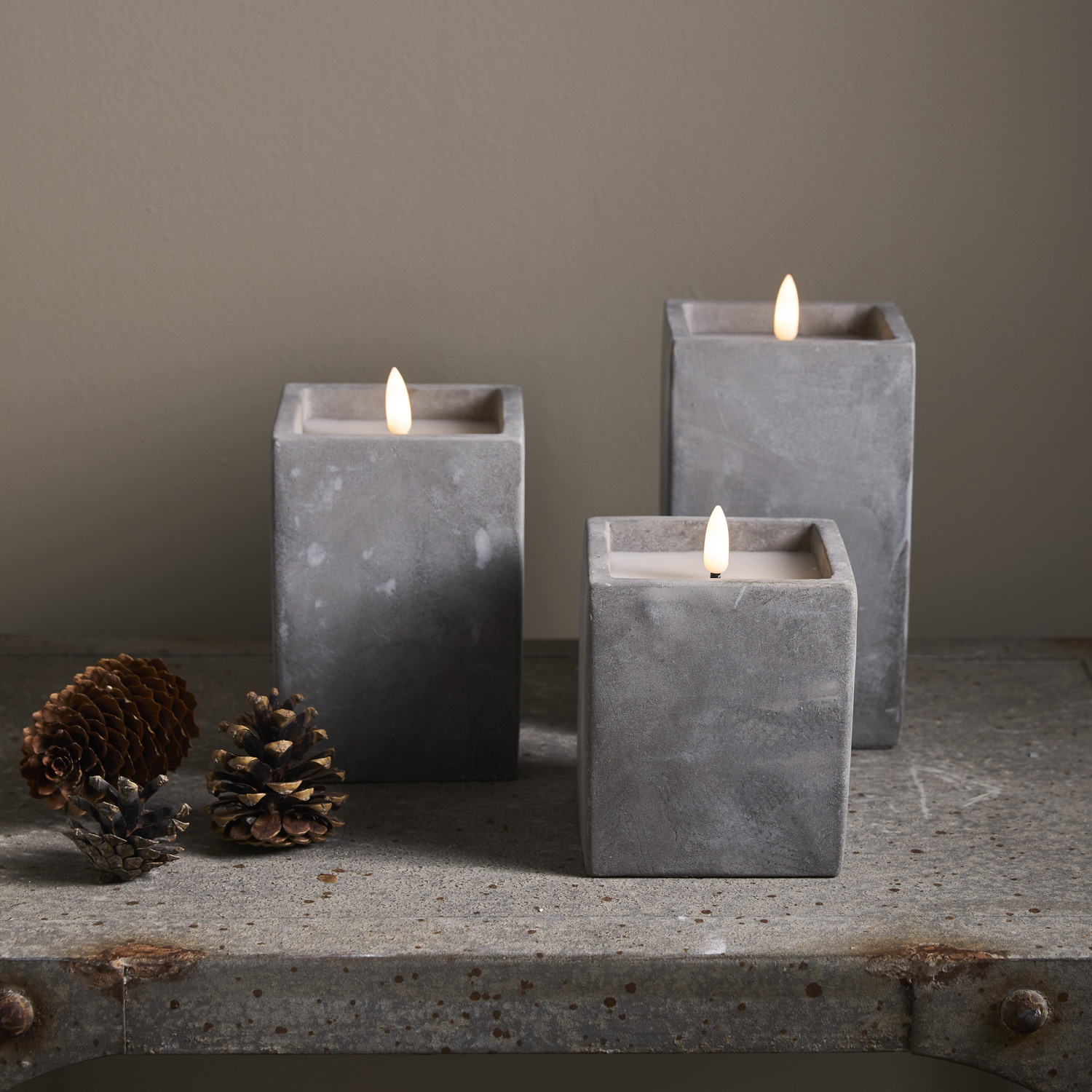 LED Kerze Flamme in Betontoptik - Zement/Echtwachs - flackernde 3D Flamme - Timer - H: 11,5cm - grau LED Kerze Flamme in Betontoptik - Zement/Echtwachs - flackernde 3D Flamme - Timer - H: 11,5cm - grau