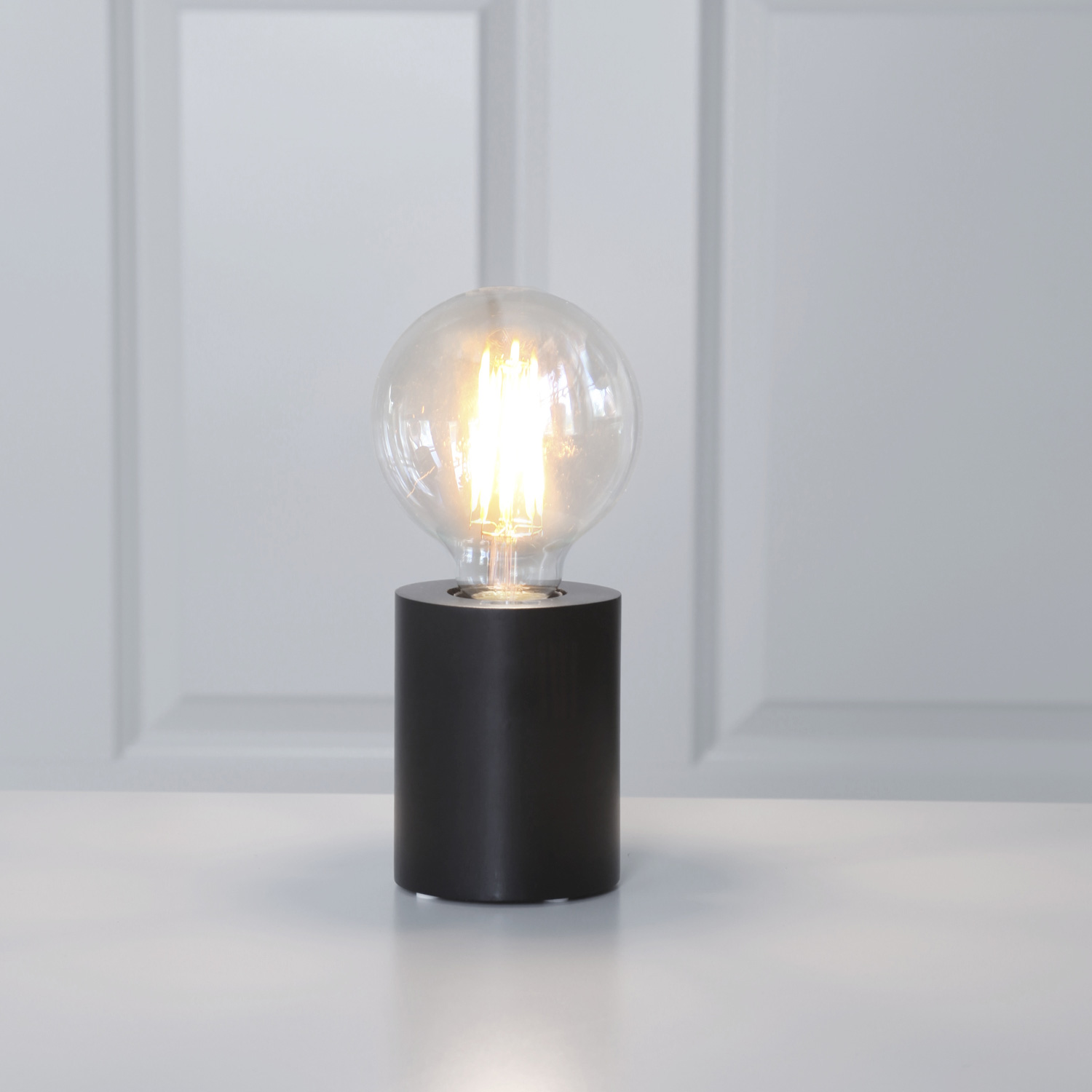 Lampenfassung "Tub" - E27 Fassung - Schalter - H: 10cm - stehend - schwarz Lampenfassung "Tub" - E27 Fassung - Schalter - H: 10cm - stehend - schwarz