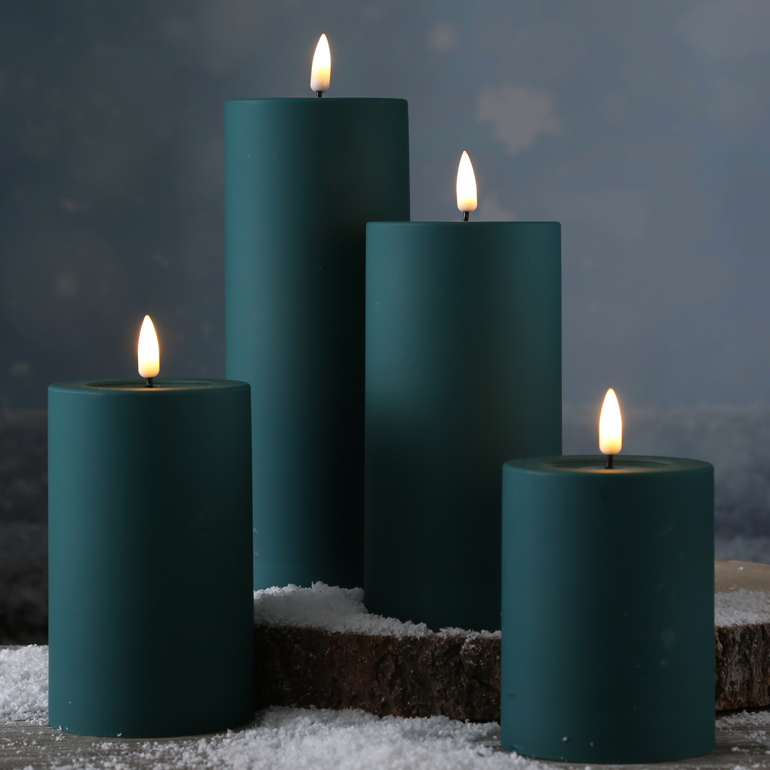 LED Stumpenkerze MIA - Kunststoff - realistische 3D Flamme - H: 15cm - für Außen - dunkelgrün LED Stumpenkerze MIA - Kunststoff - realistische 3D Flamme - H: 15cm - für Außen - dunkelgrün