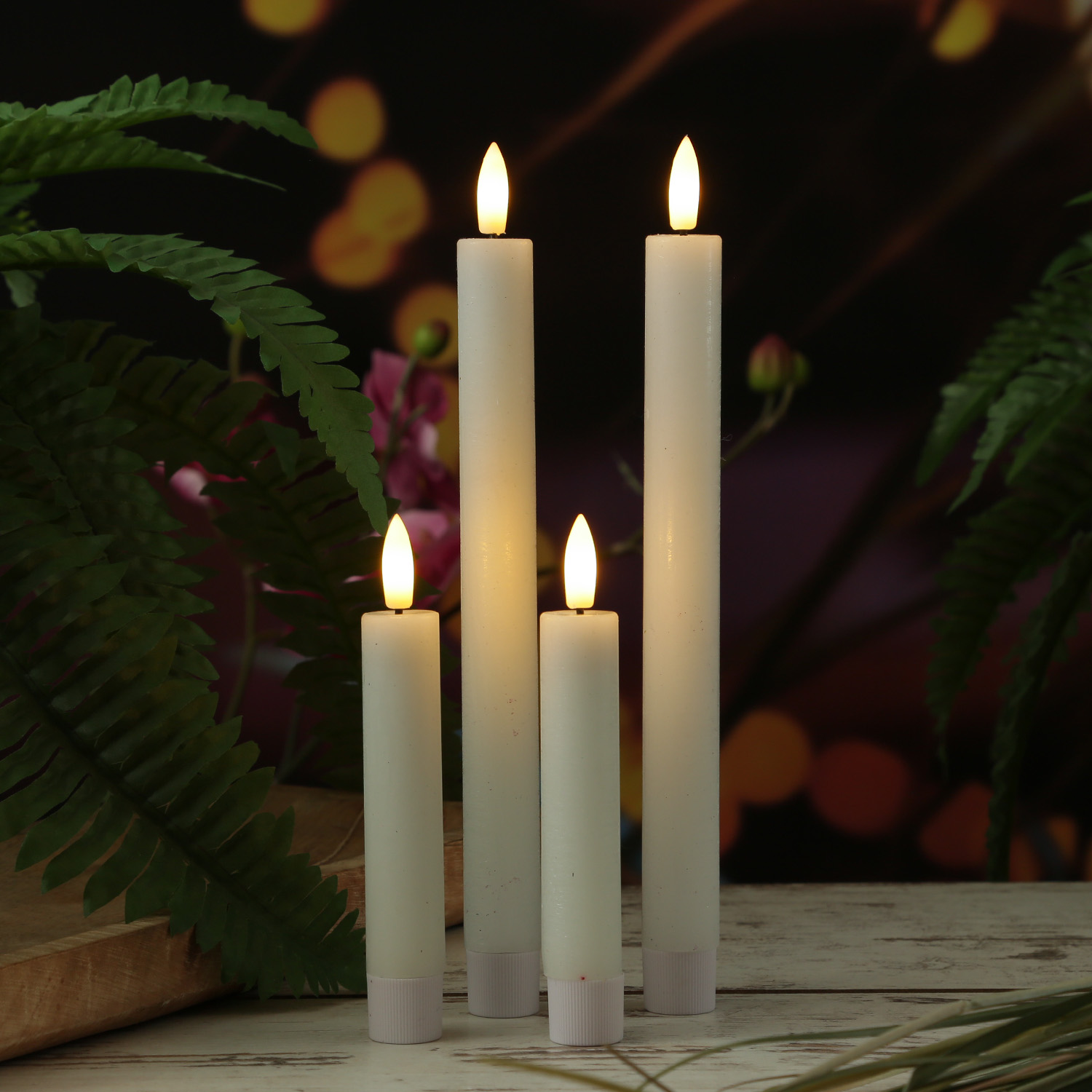 LED Stabkerzen LINA - Rustik-Optik - Echtwachs - 3D Flamme - H: 24cm - Timer - weiß - 2er Set LED Stabkerzen LINA - Rustik-Optik - Echtwachs - 3D Flamme - H: 24cm - Timer - weiß - 2er Set