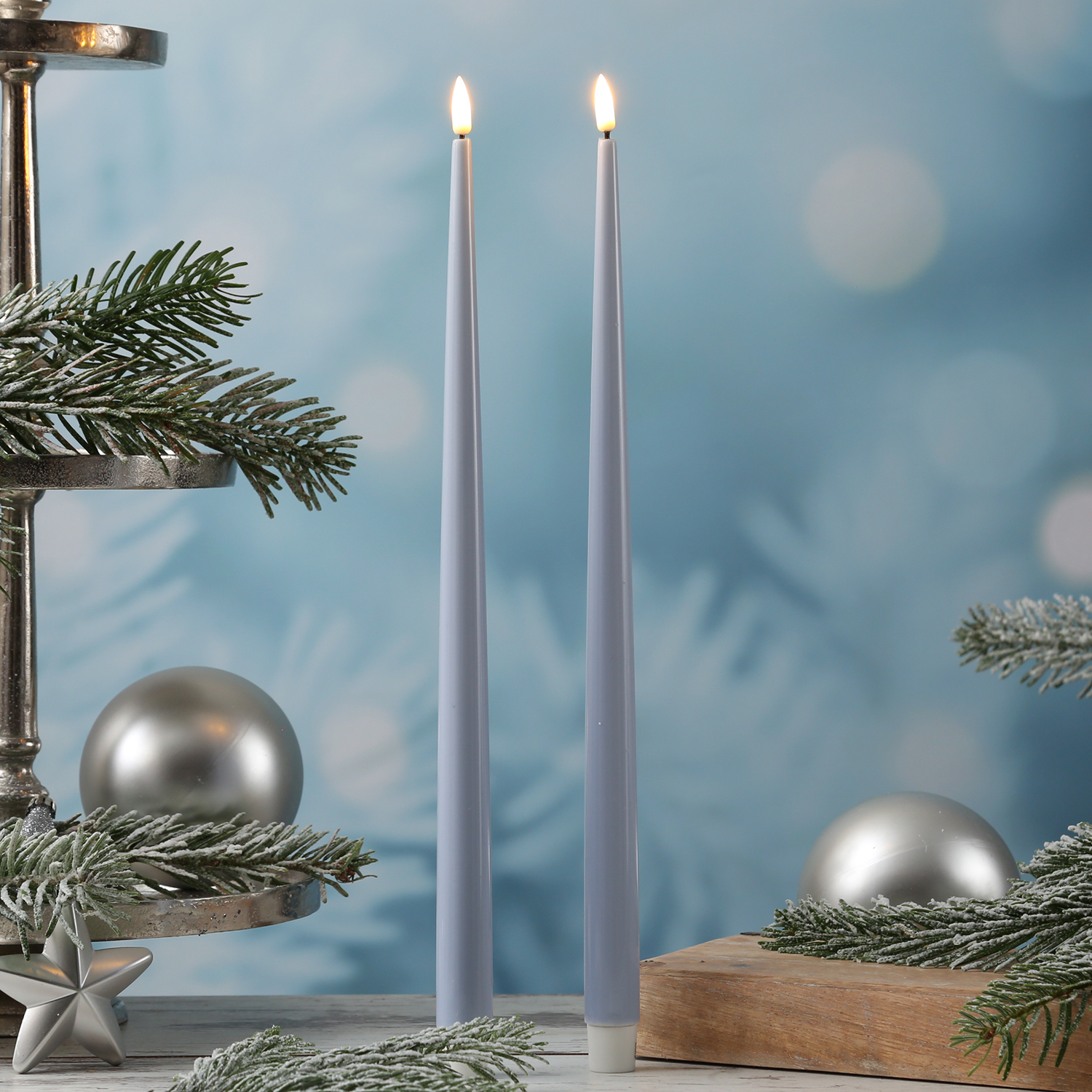 LED Stabkerzen ELLA - Echtwachs - realistische 3D Flamme - H: 38cm - hellblau - 2 Stück LED Stabkerzen ELLA - Echtwachs - realistische 3D Flamme - H: 38cm - hellblau - 2 Stück